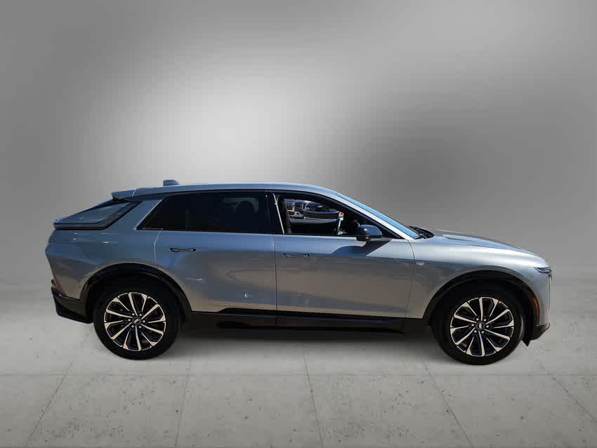 Thumbnail: 2024 Cadillac Lyriq - 9