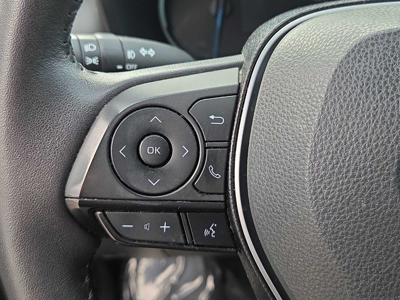 Thumbnail: 2020 Toyota RAV4 - 24