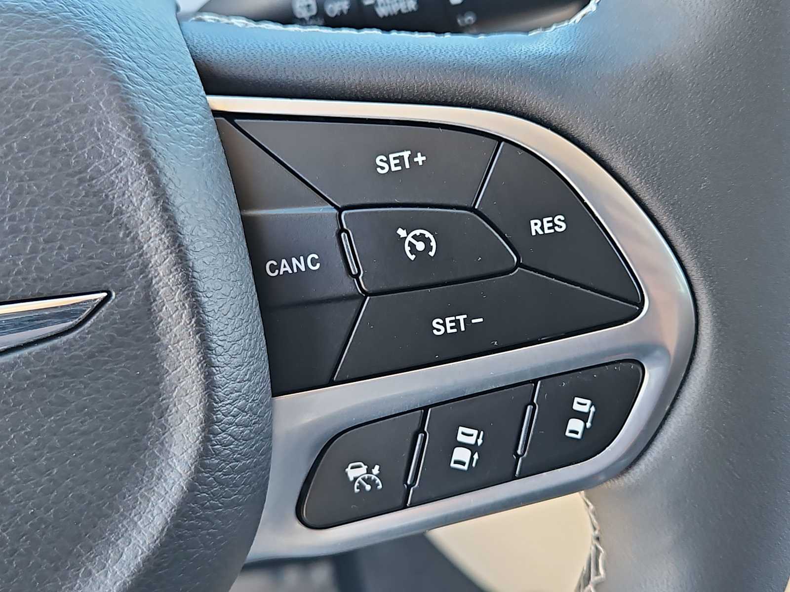 Thumbnail: 2023 Chrysler Pacifica - 25