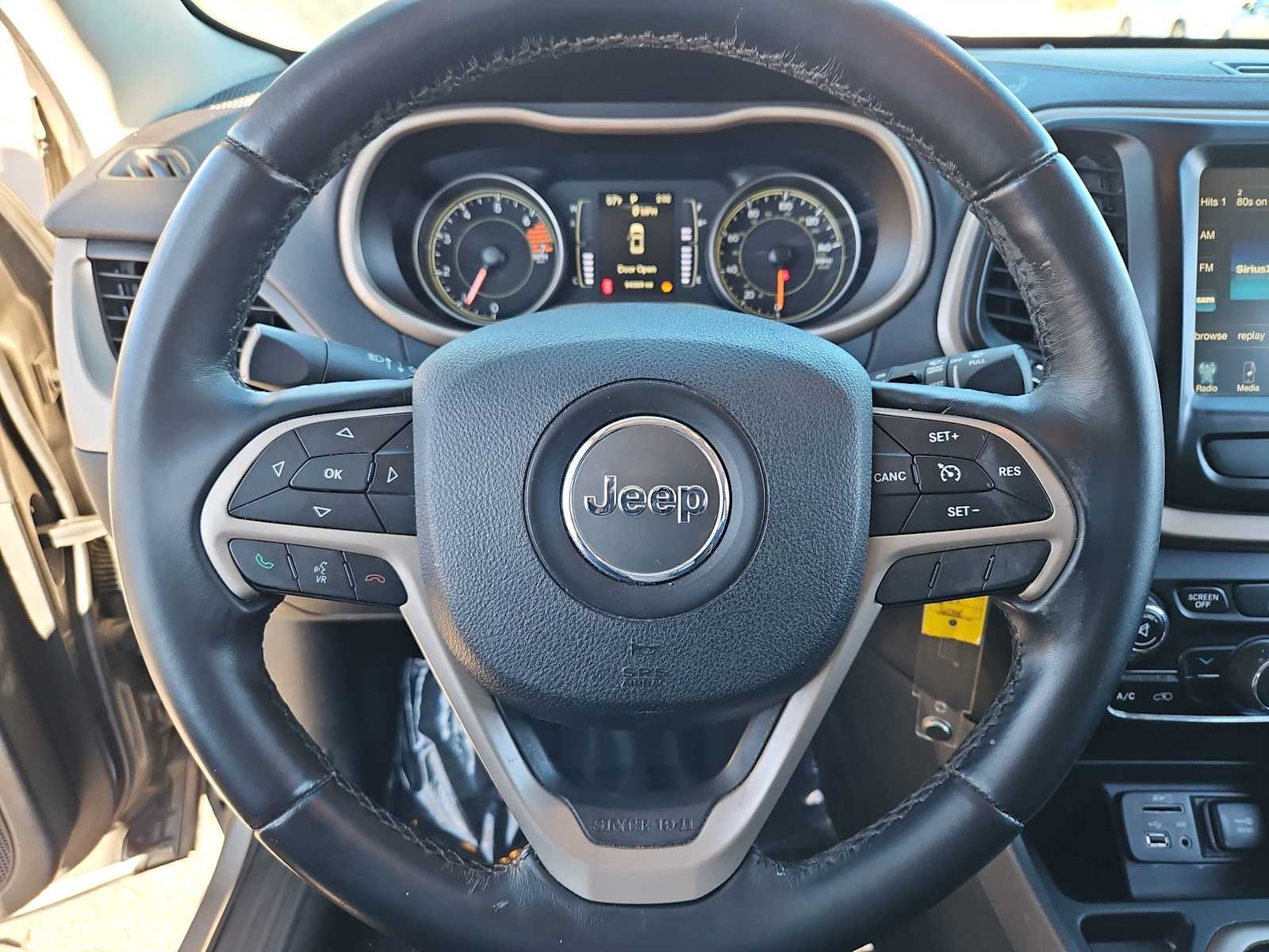 Thumbnail: 2017 Jeep Cherokee - 23