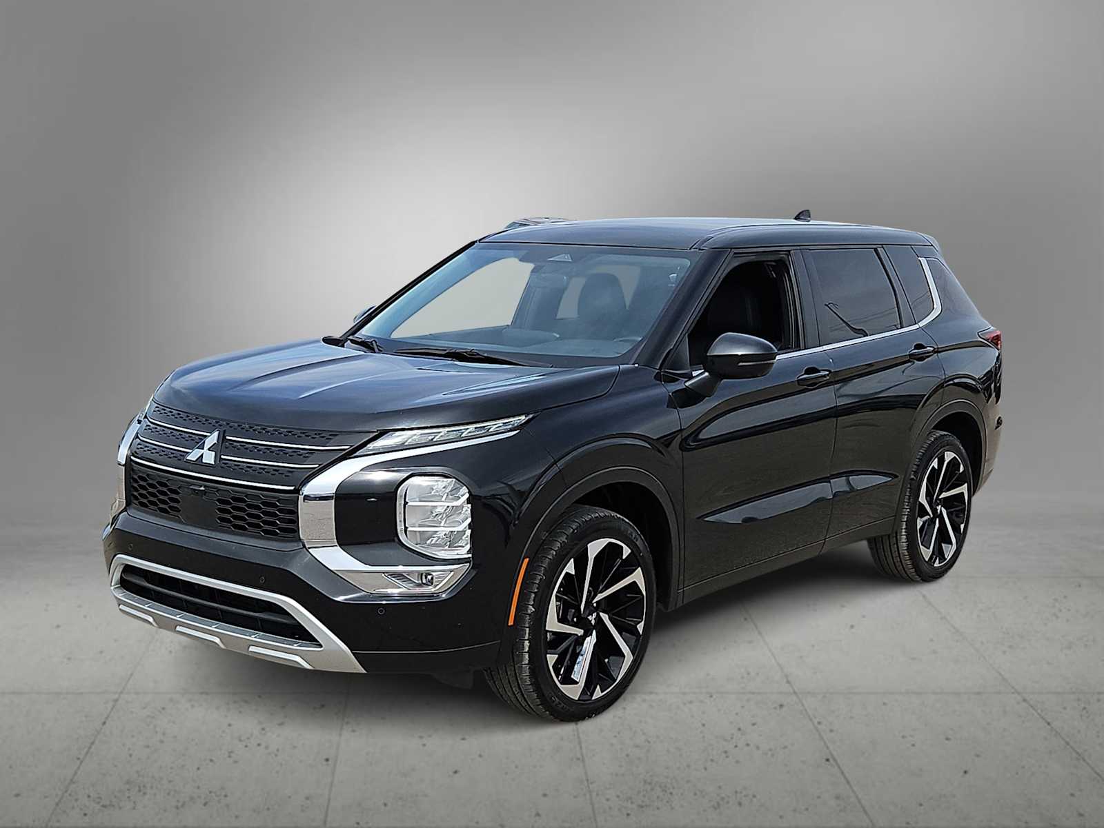 Thumbnail: 2024 Mitsubishi Outlander - 4