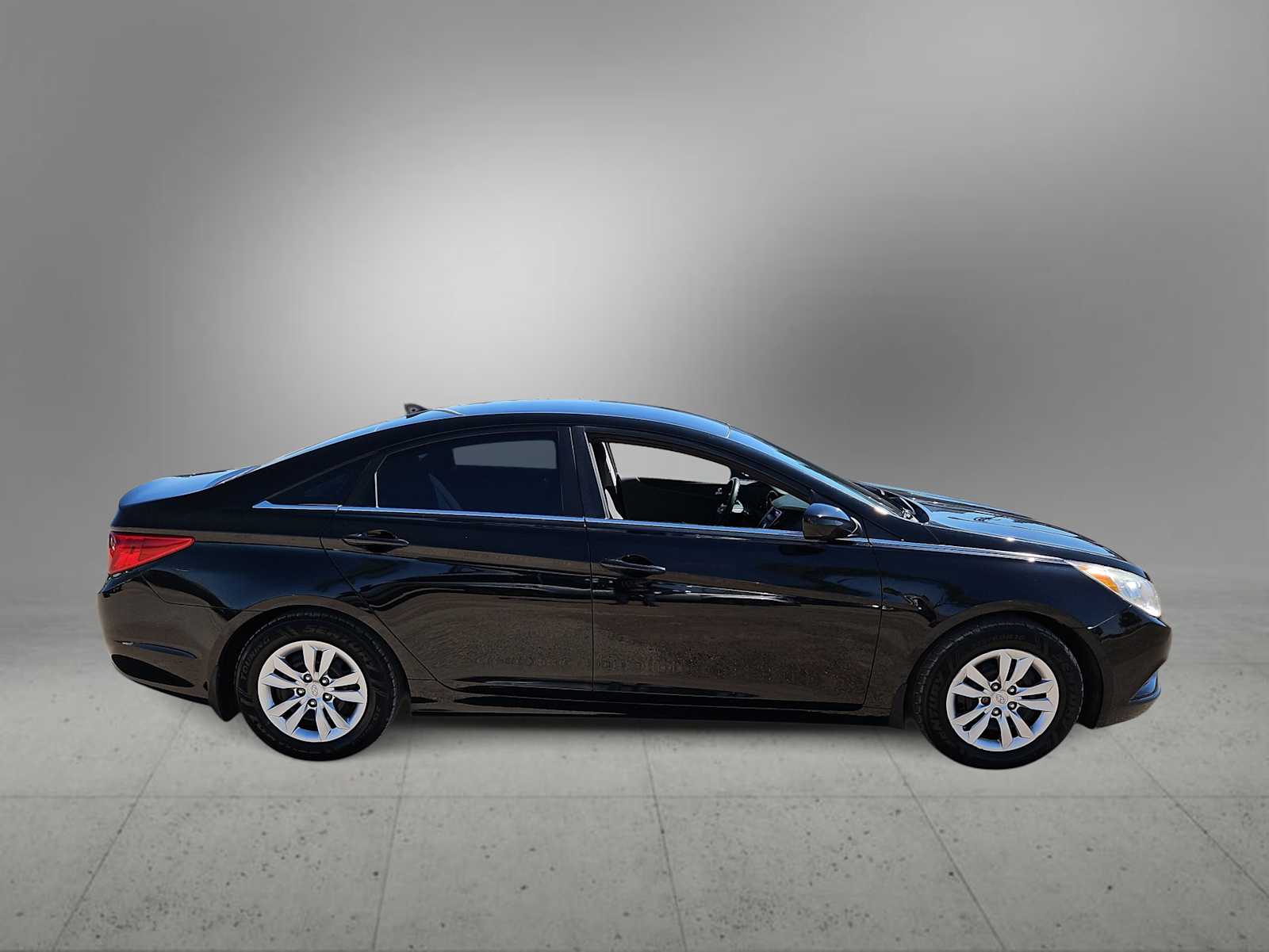 Thumbnail: 2012 Hyundai Sonata - 9