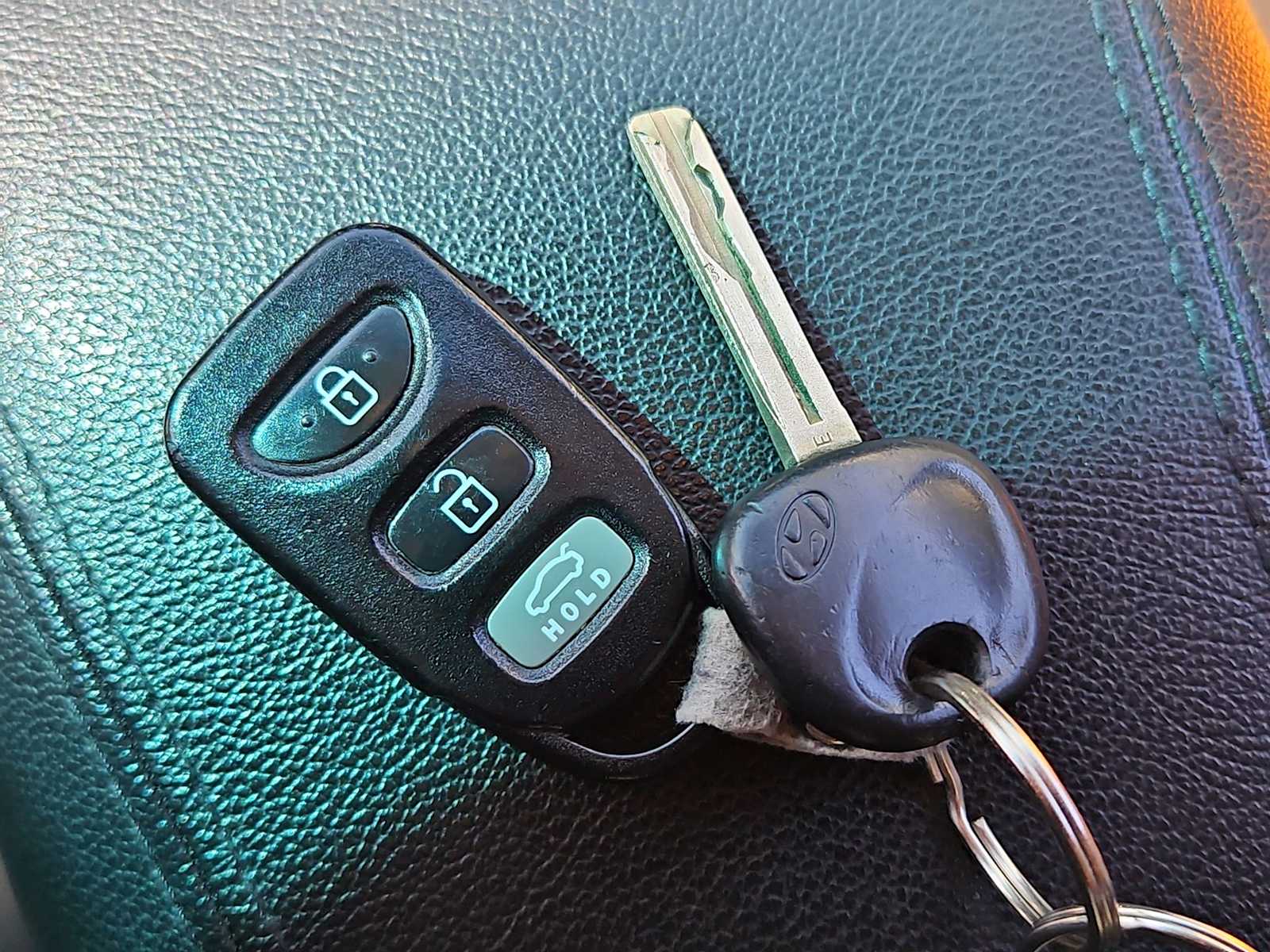 Thumbnail: 2012 Hyundai Sonata - 32