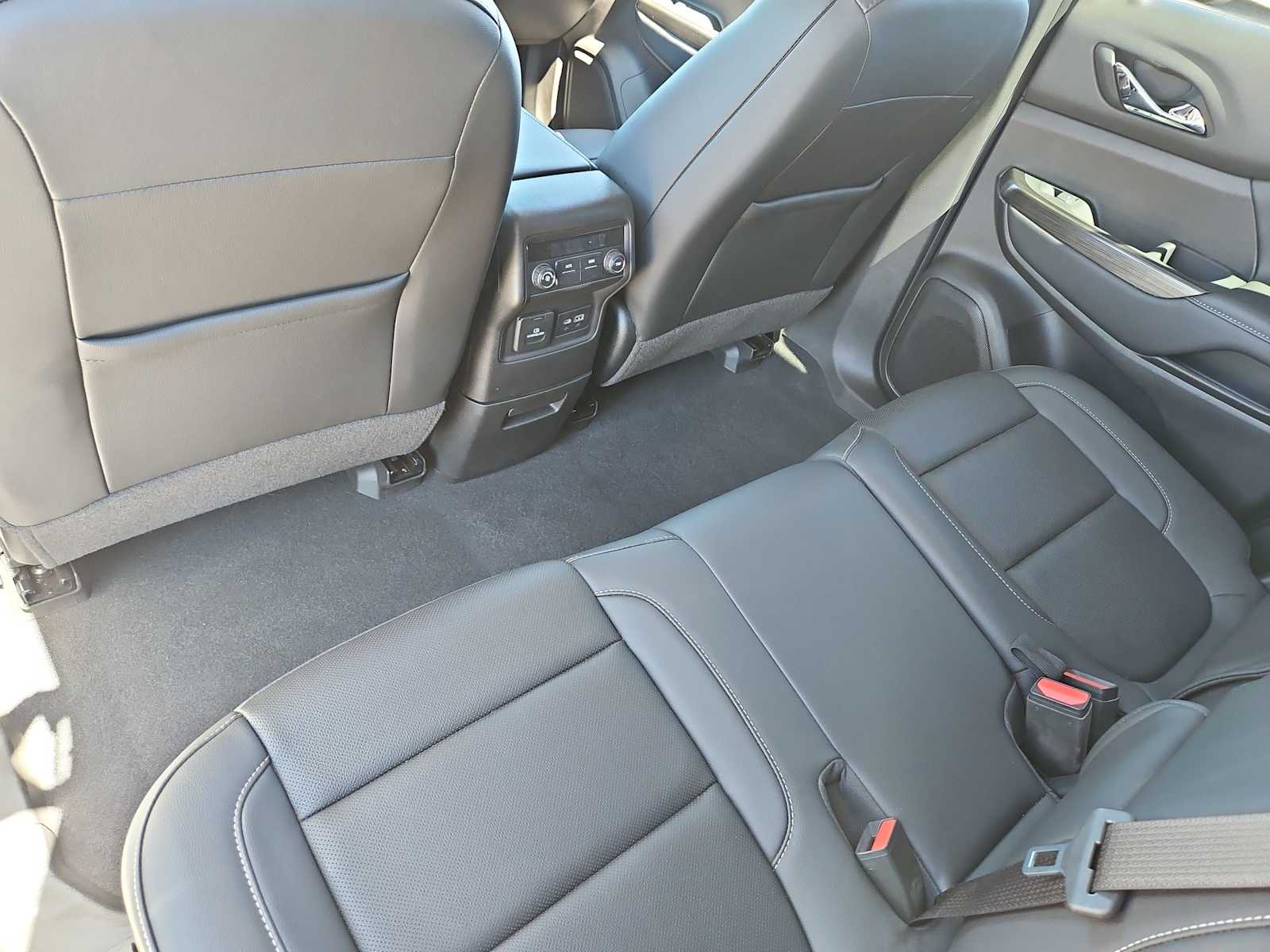 Thumbnail: 2023 GMC Acadia - 19