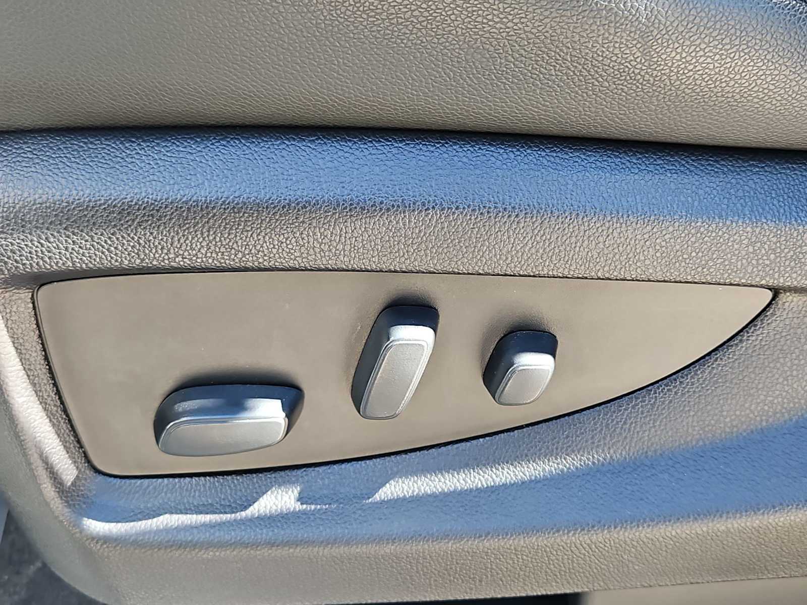 Thumbnail: 2019 Chevrolet Tahoe - 18