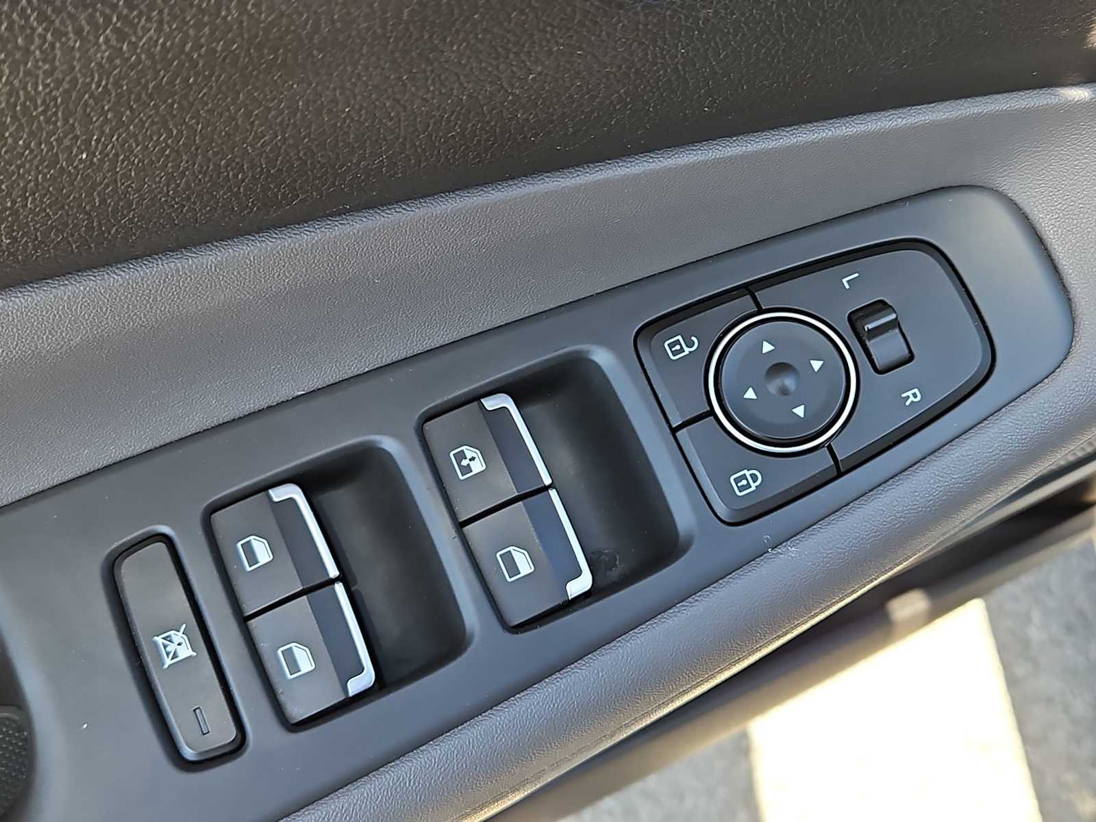 Thumbnail: 2020 Hyundai Santa Fe - 17