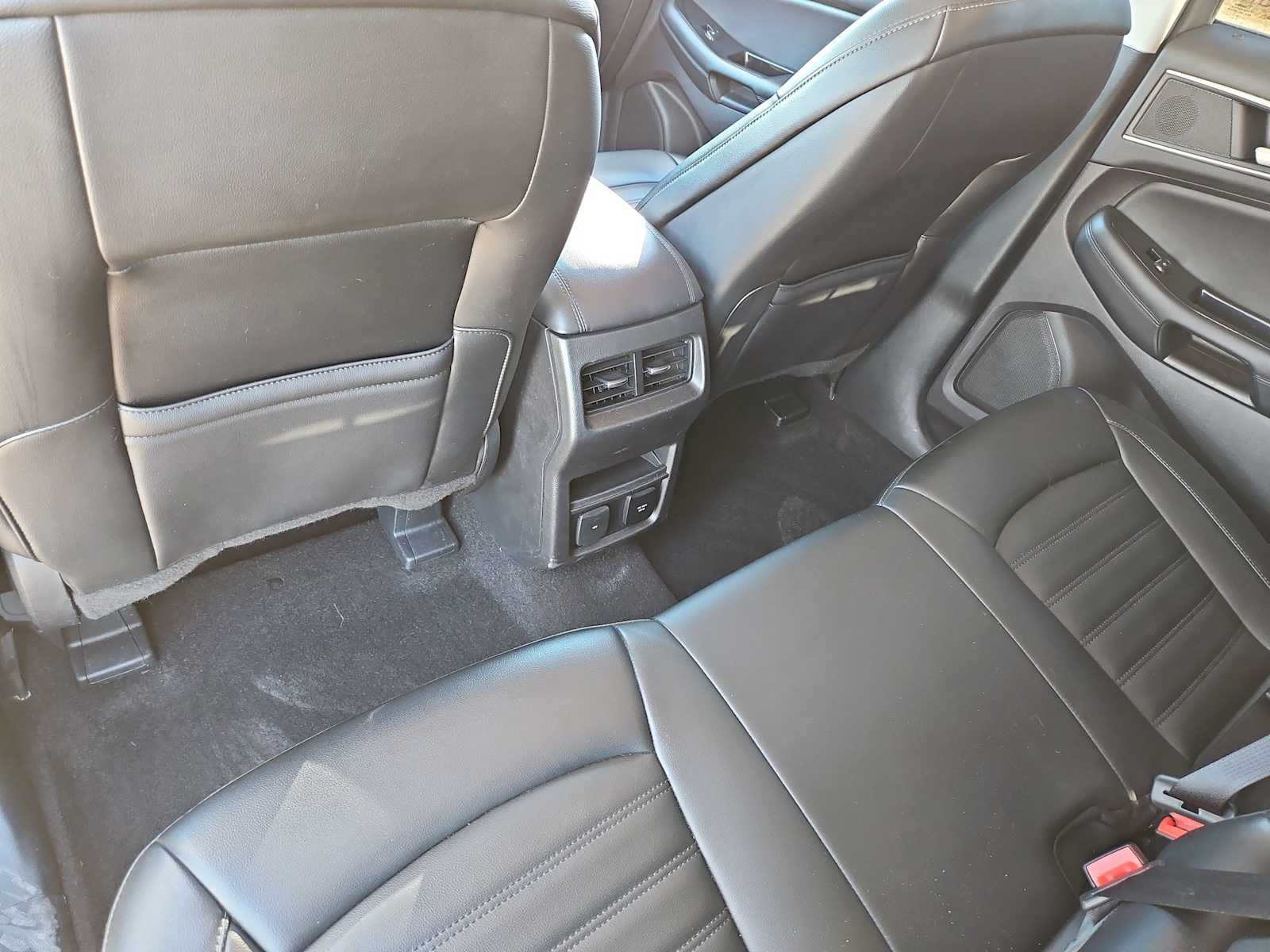 Thumbnail: 2019 Ford Edge - 18