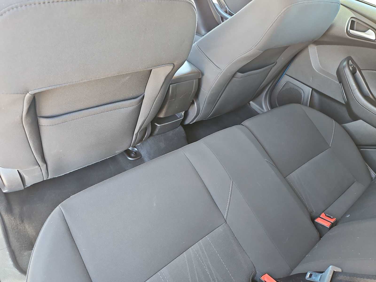 Thumbnail: 2016 Ford Focus - 18