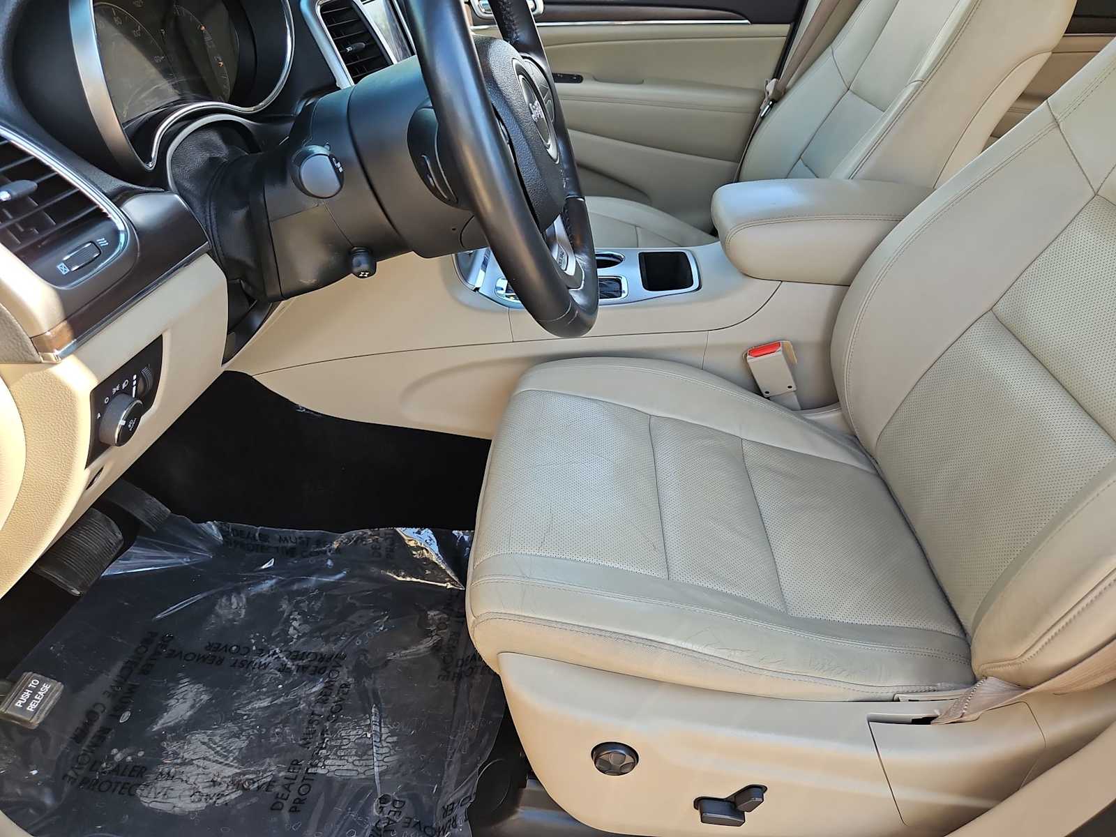 Thumbnail: 2018 Jeep Grand Cherokee - 16