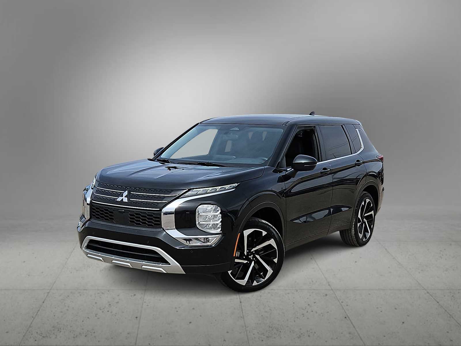 Thumbnail: 2024 Mitsubishi Outlander - 1