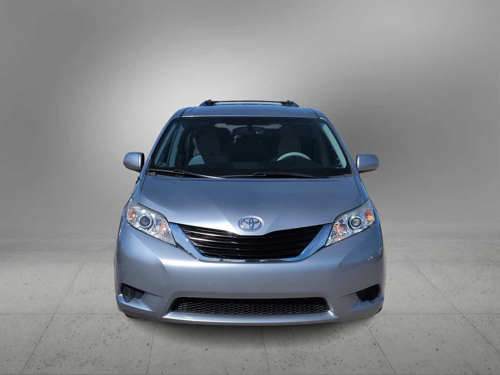 Thumbnail: 2013 Toyota Sienna - 3