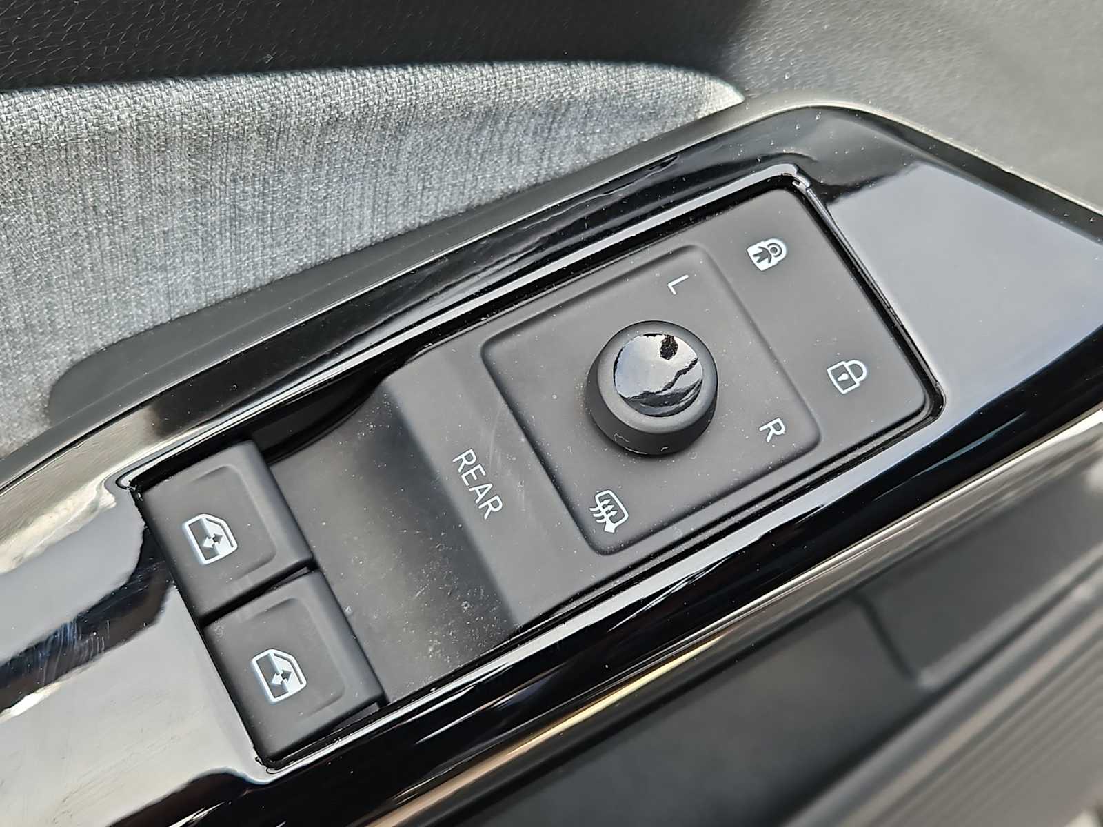 Thumbnail: 2023 Volkswagen ID.4 - 17