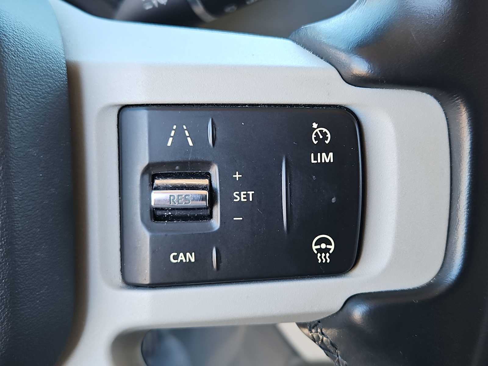 Thumbnail: 2022 Land Rover Defender - 26