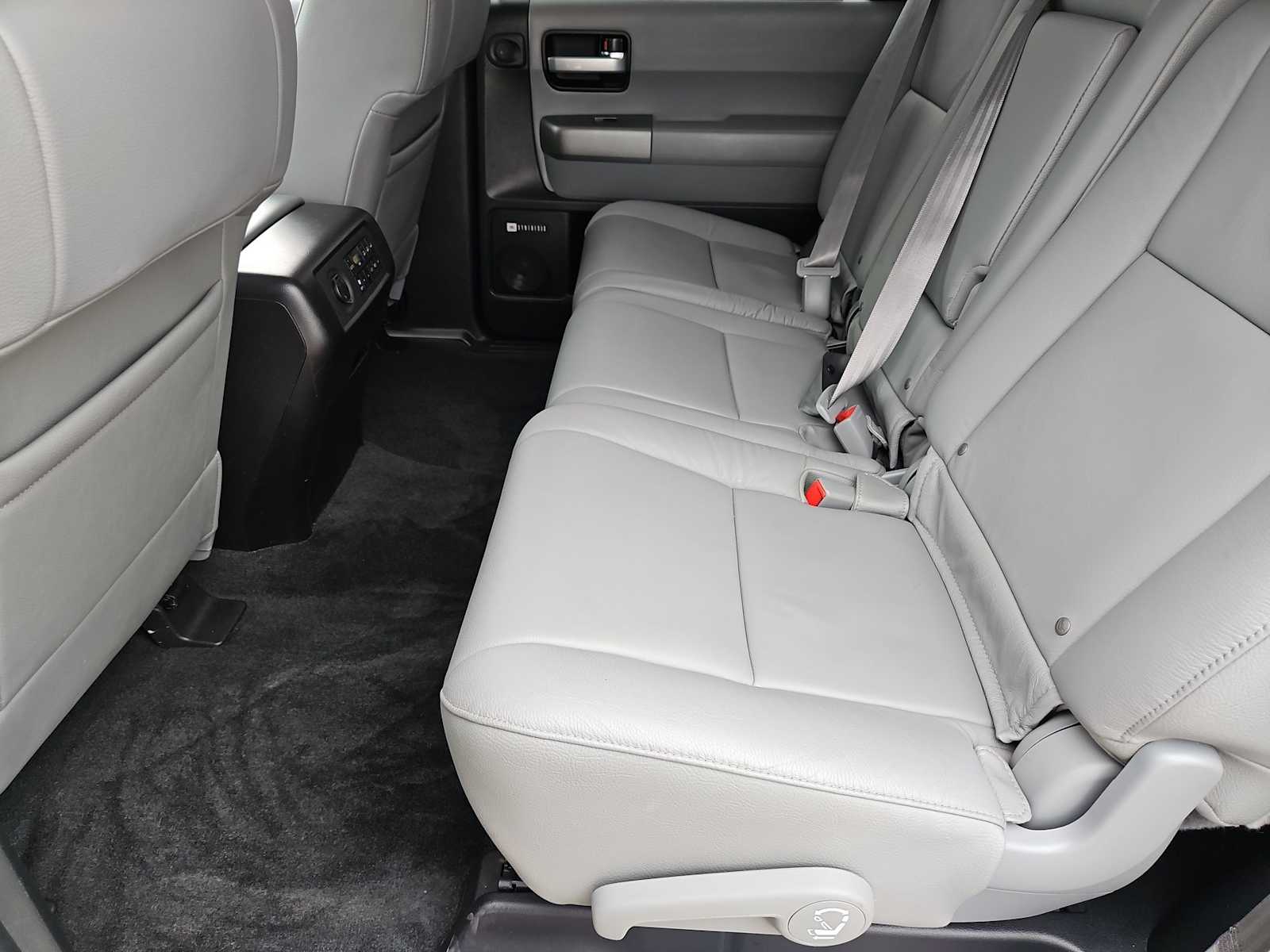 Thumbnail: 2016 Toyota Sequoia - 20