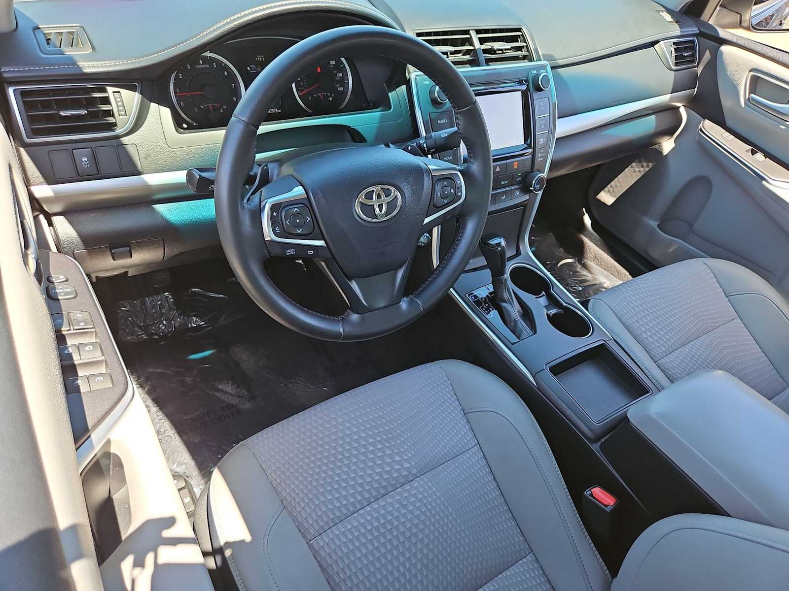 Thumbnail: 2015 Toyota Camry - 10