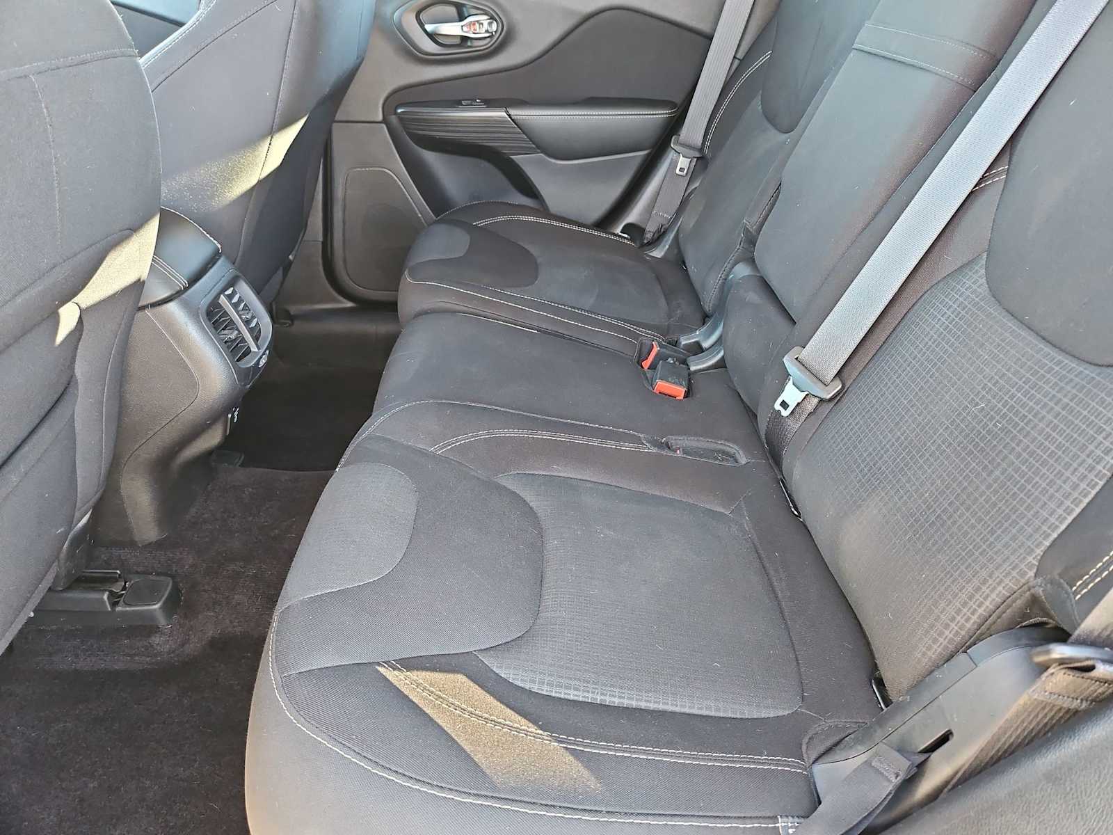 Thumbnail: 2017 Jeep Cherokee - 20