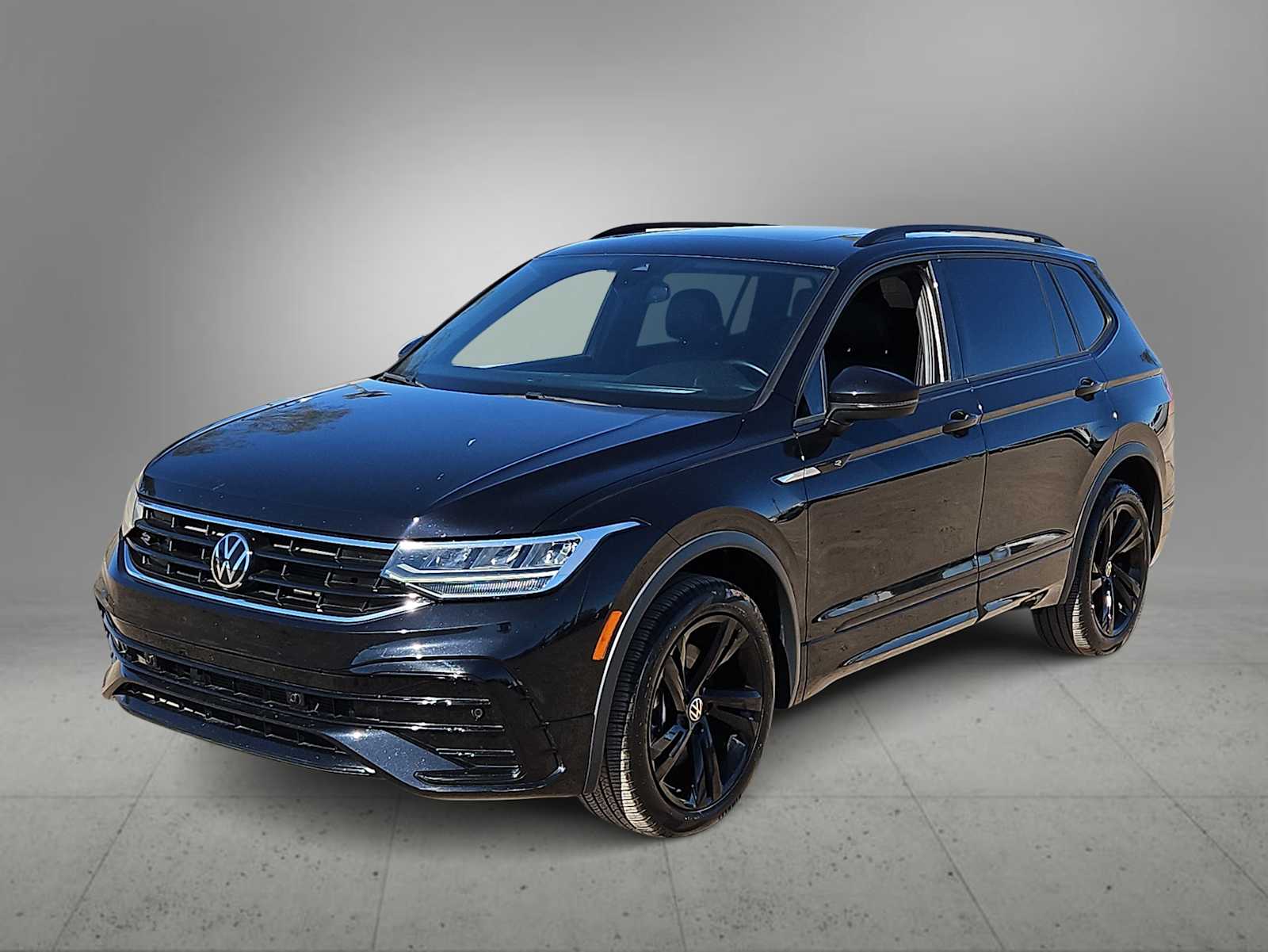 Thumbnail: 2023 Volkswagen Tiguan - 4