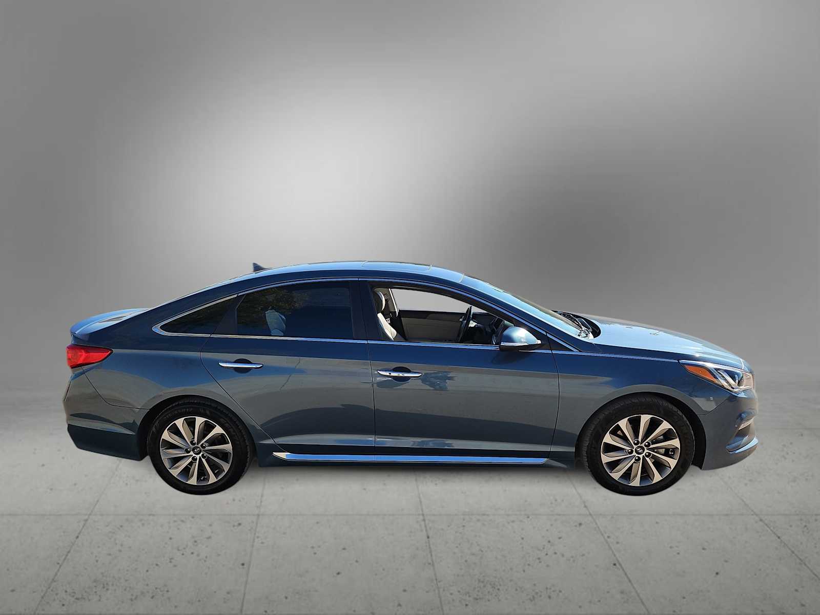 Thumbnail: 2016 Hyundai Sonata - 9