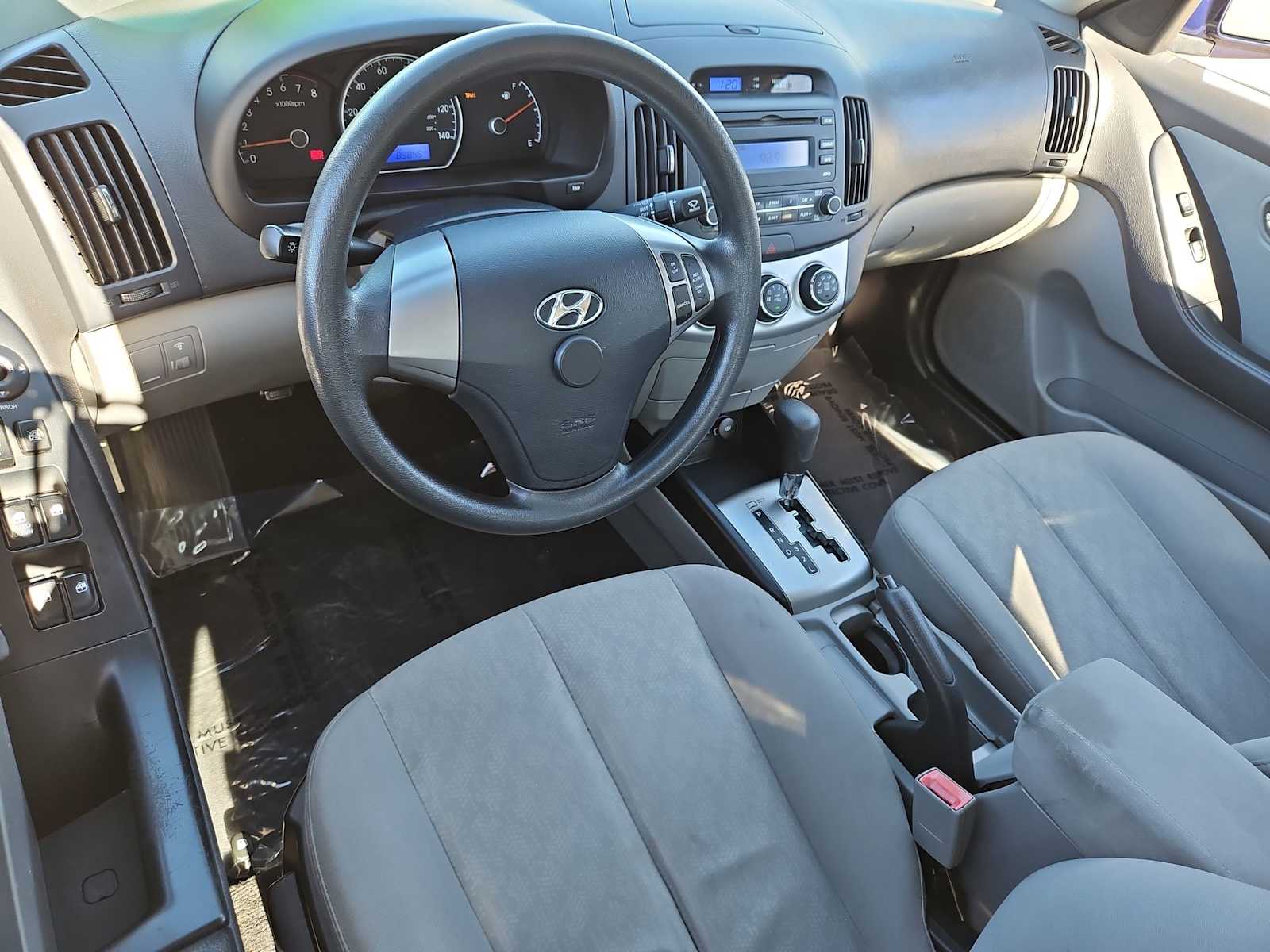 Thumbnail: 2010 Hyundai Elantra - 10