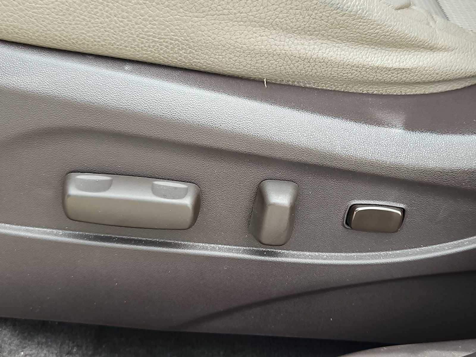 Thumbnail: 2014 Hyundai Tucson - 18