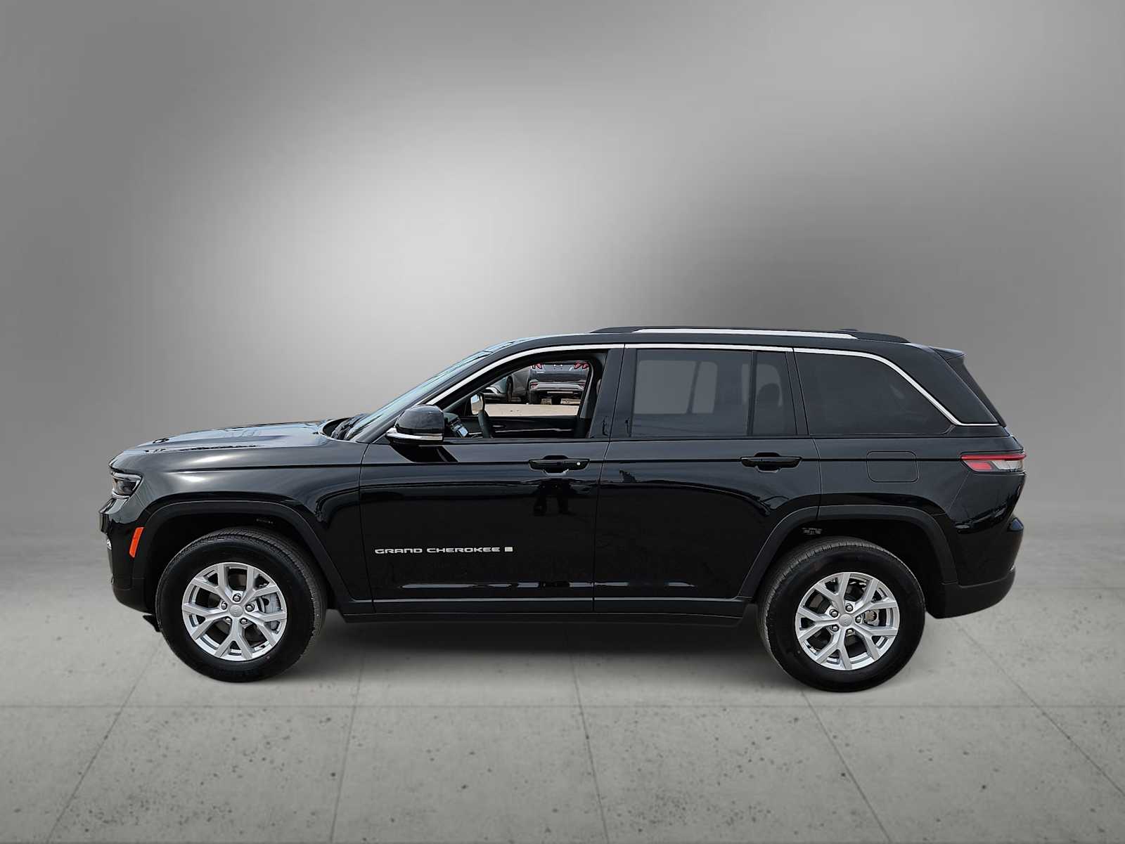 Thumbnail: 2023 Jeep Grand Cherokee - 5
