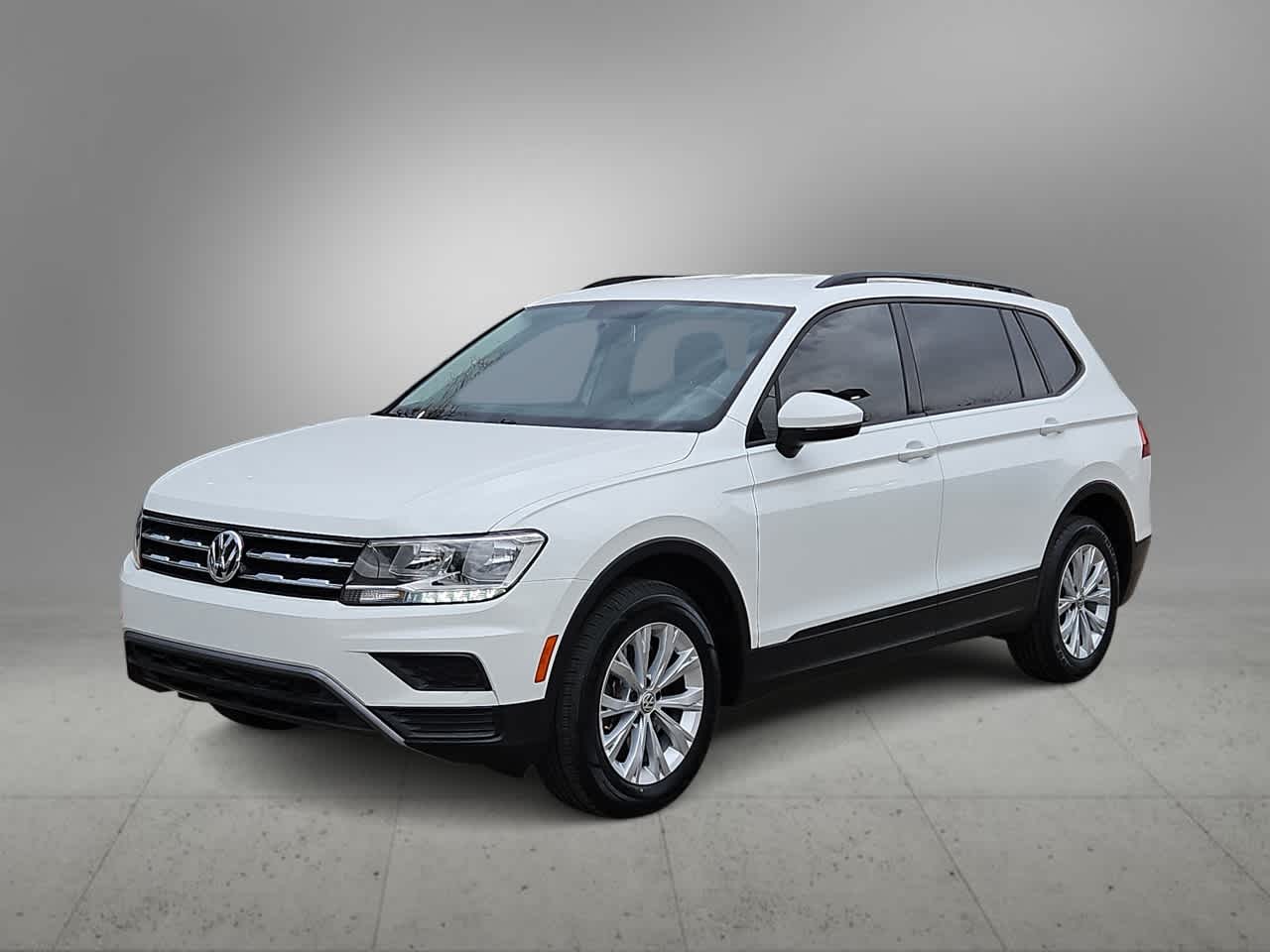 Thumbnail: 2018 Volkswagen Tiguan - 4