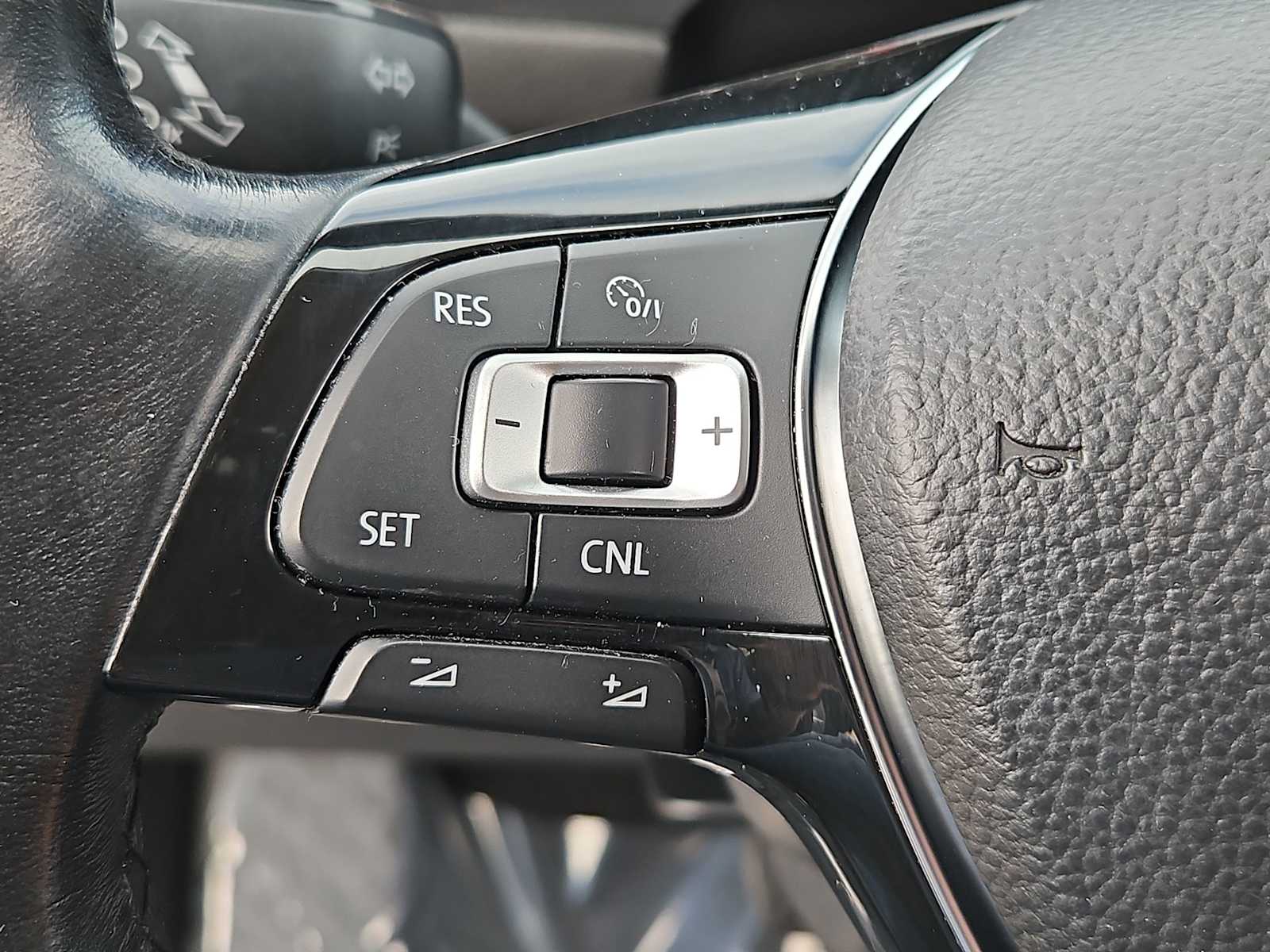 Thumbnail: 2018 Volkswagen Tiguan - 23