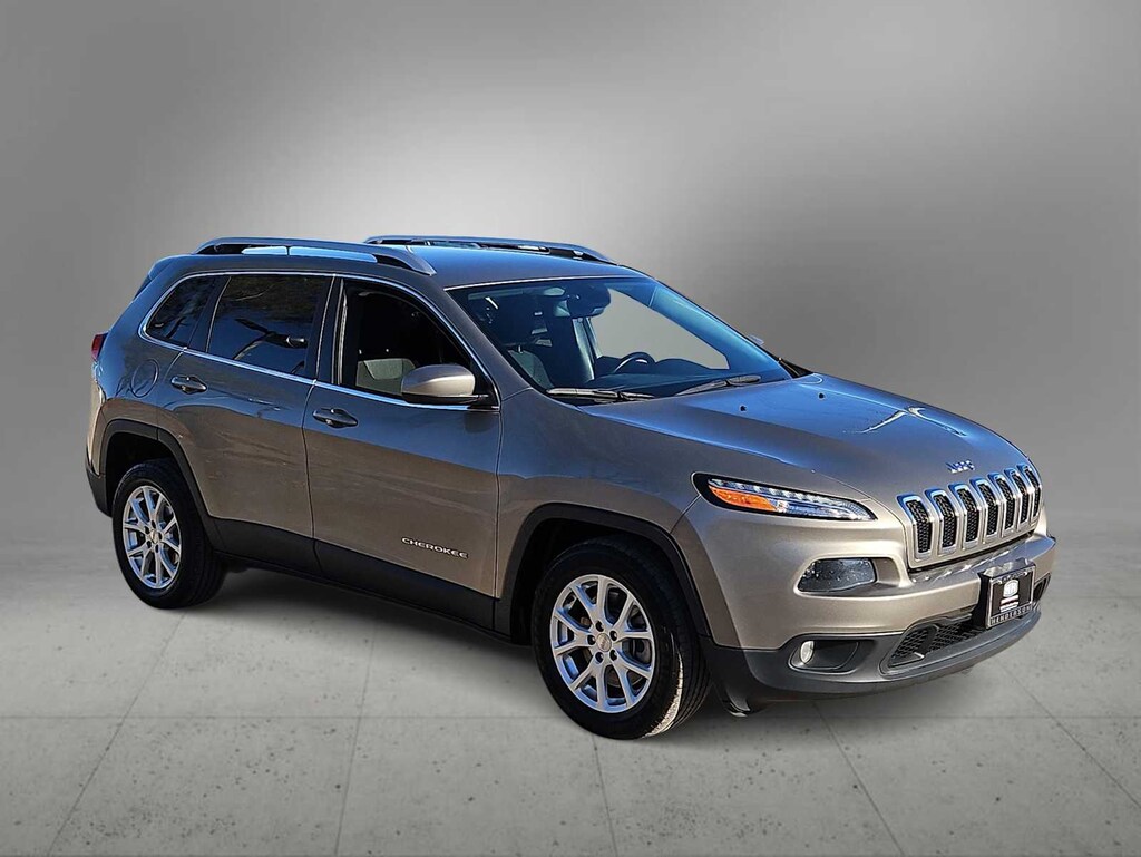 Used 2017 Jeep Cherokee Latitude FWD SUV