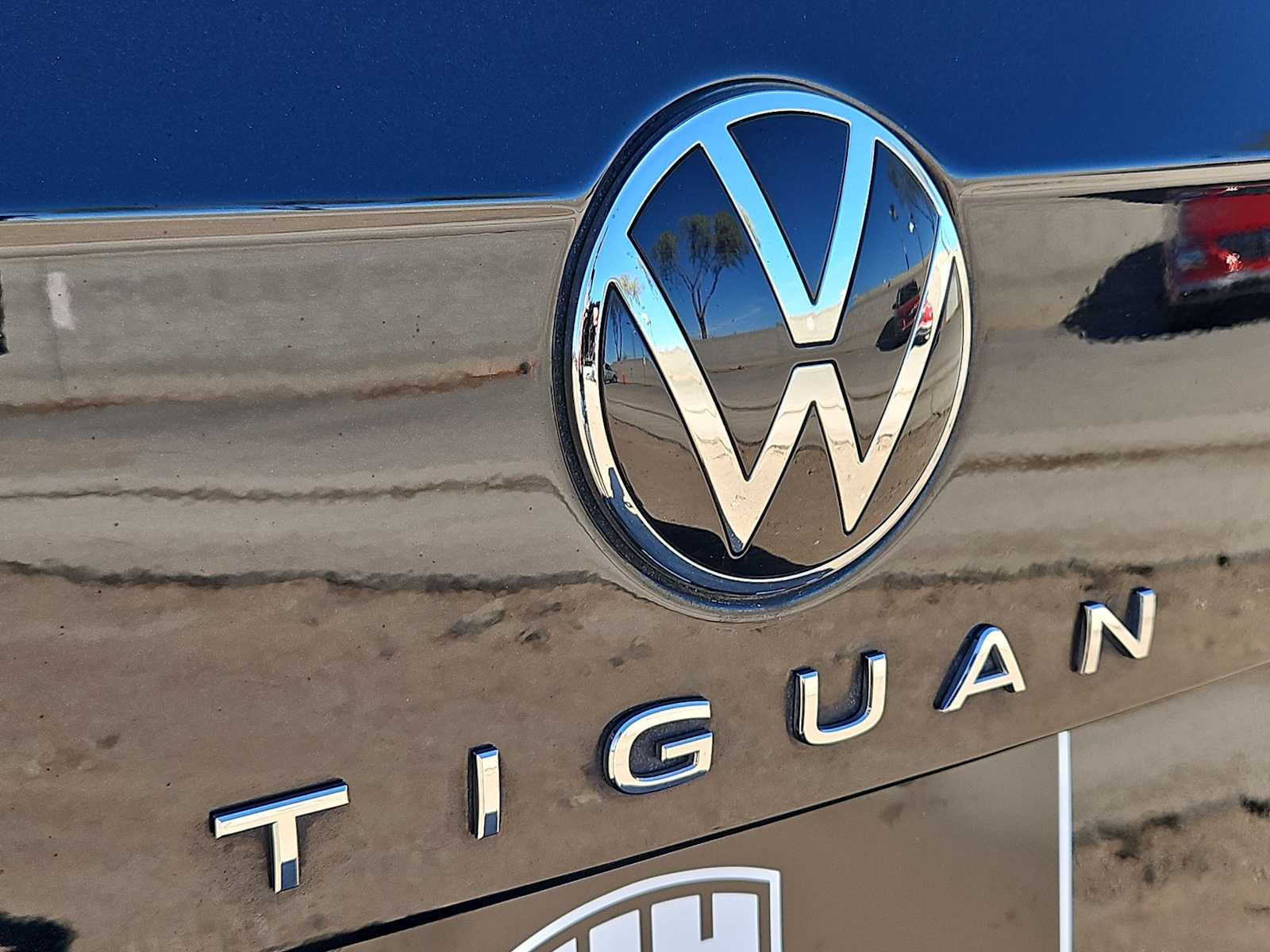 Thumbnail: 2023 Volkswagen Tiguan - 12