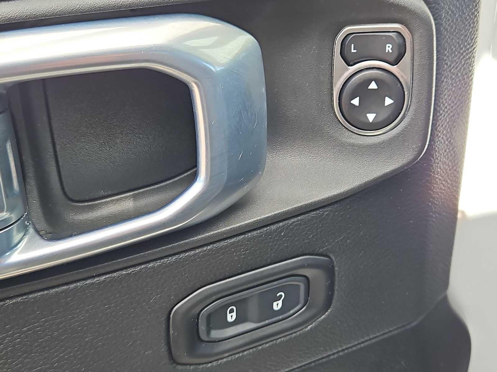 Thumbnail: 2021 Jeep Wrangler - 18