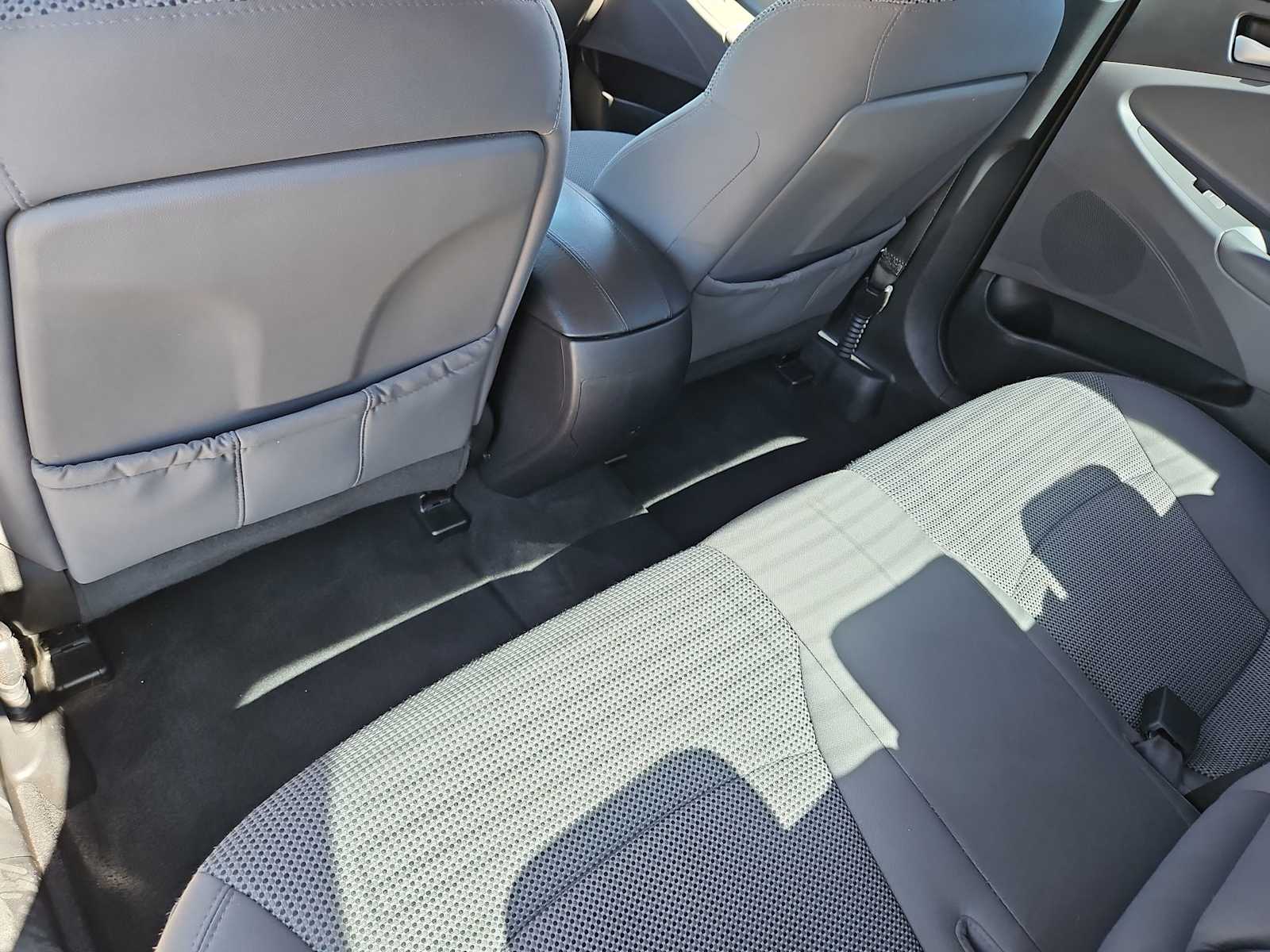 Thumbnail: 2012 Hyundai Sonata - 18