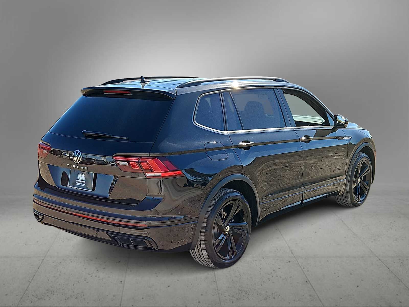 Thumbnail: 2023 Volkswagen Tiguan - 8