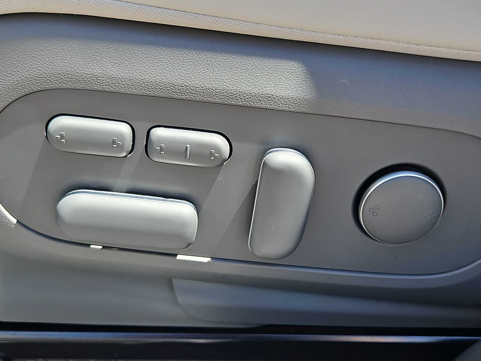 Thumbnail: 2024 Hyundai Ioniq 5 - 17