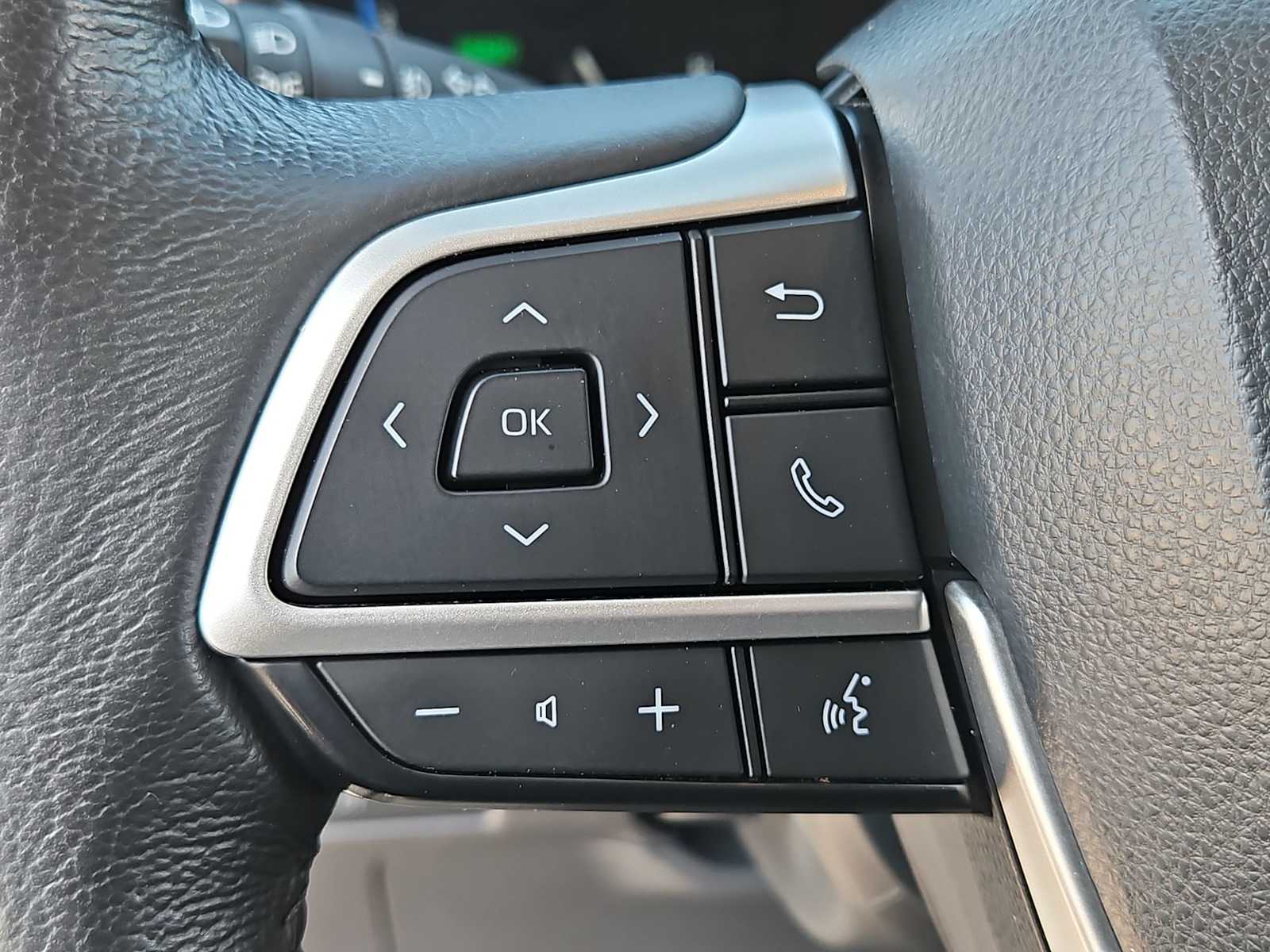 Thumbnail: 2023 Toyota Sienna - 23