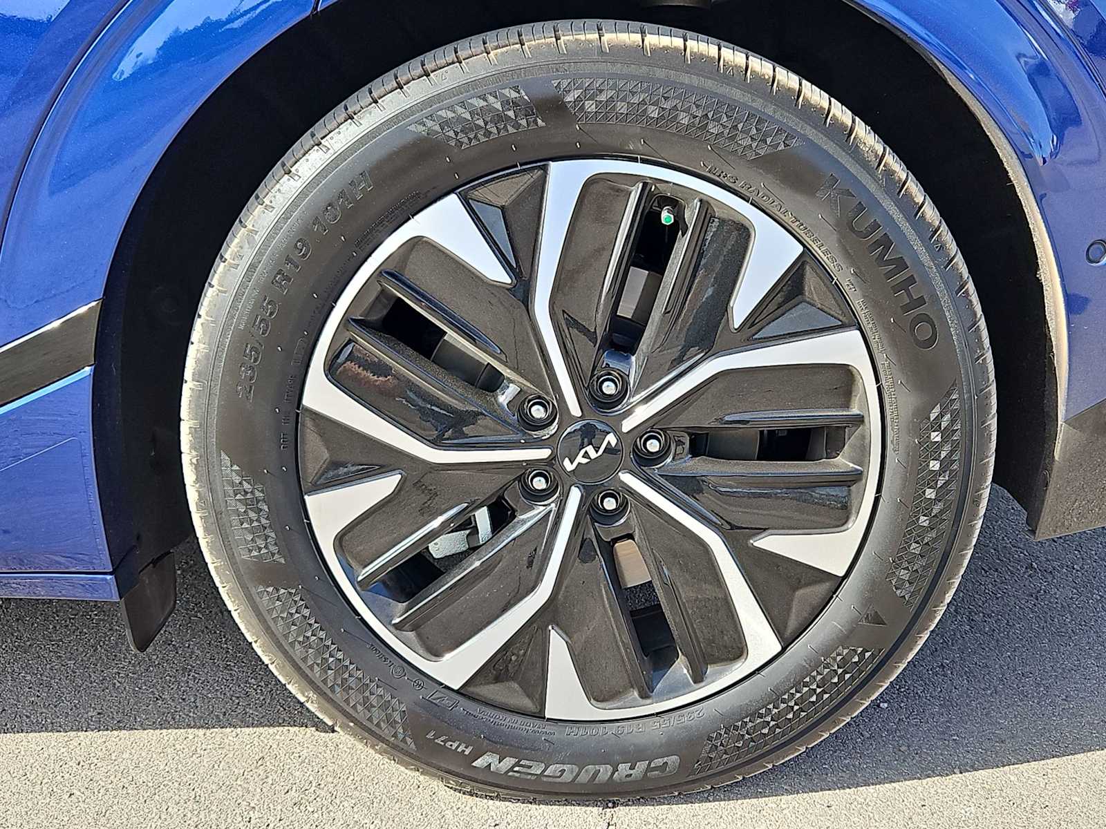 Thumbnail: 2022 Kia EV6 - 13