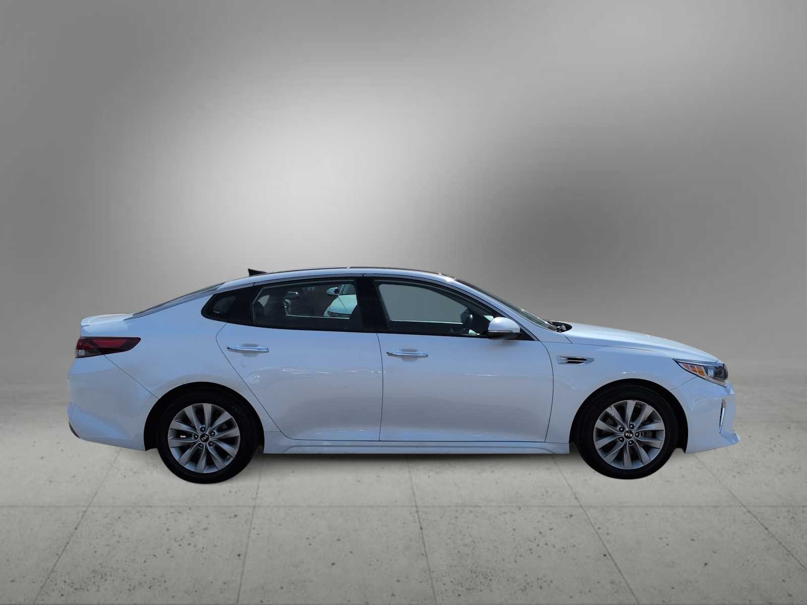 Thumbnail: 2018 Kia Optima - 9