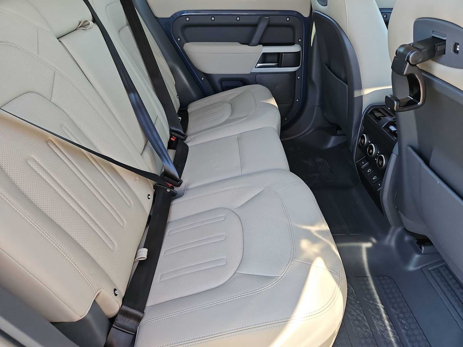 Thumbnail: 2022 Land Rover Defender - 22