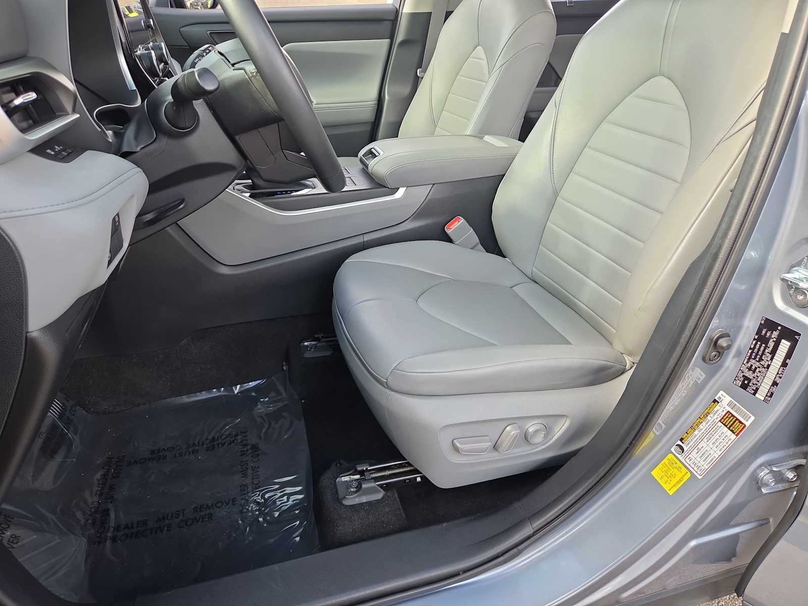 Thumbnail: 2023 Toyota Highlander - 17