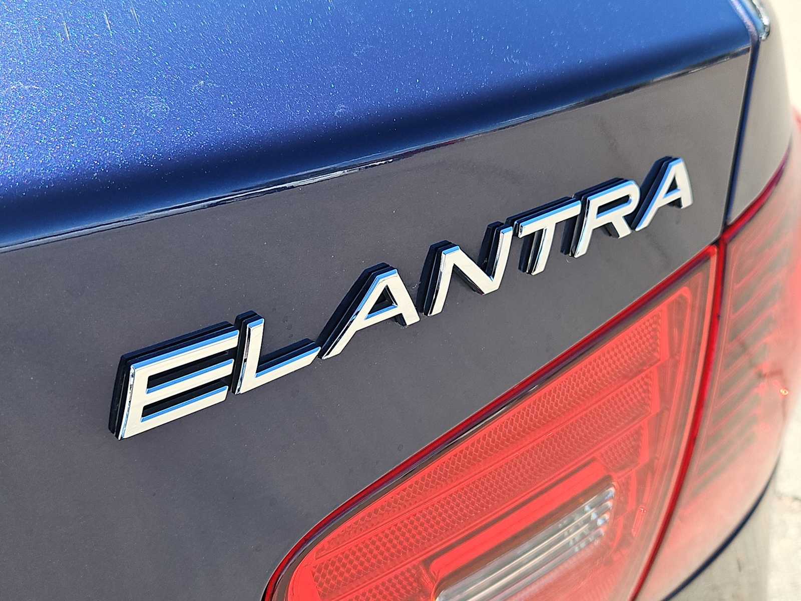 Thumbnail: 2010 Hyundai Elantra - 12