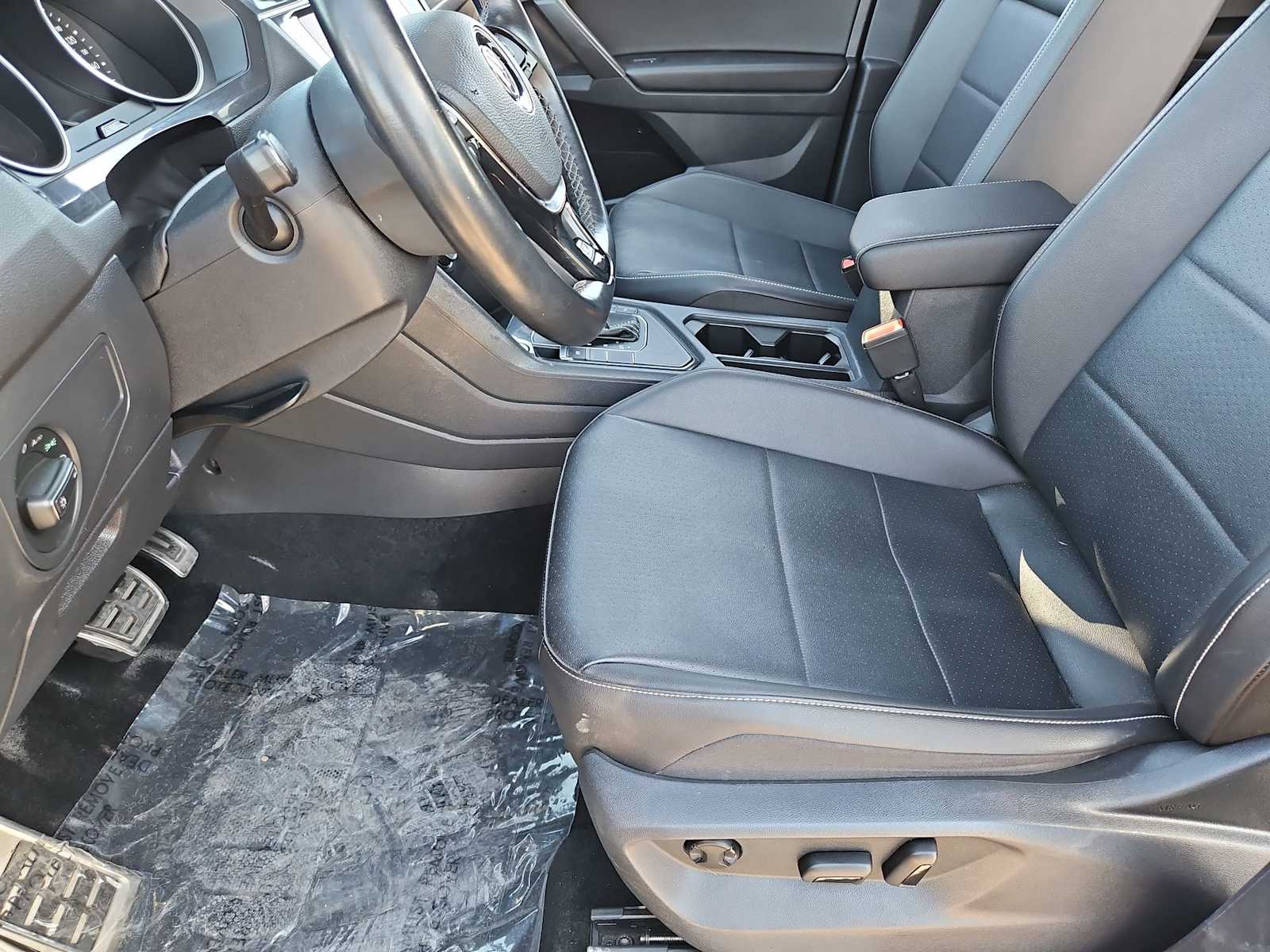 Thumbnail: 2021 Volkswagen Tiguan - 17