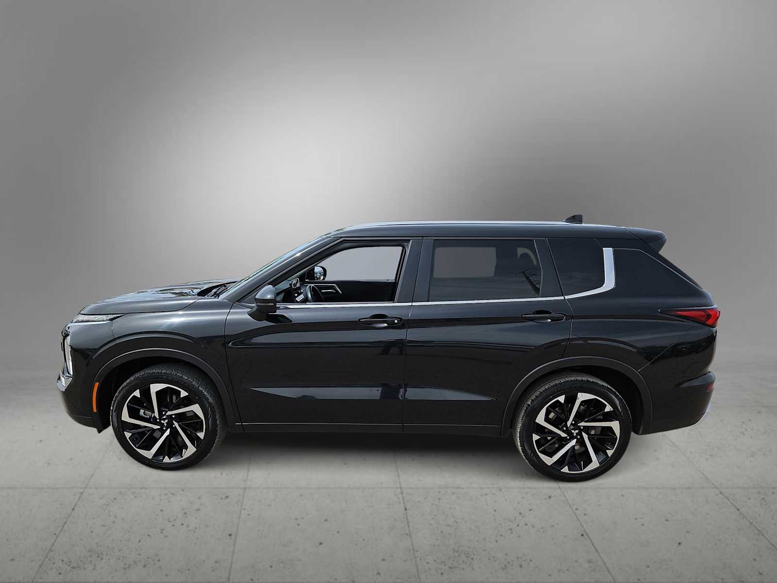 Thumbnail: 2024 Mitsubishi Outlander - 5