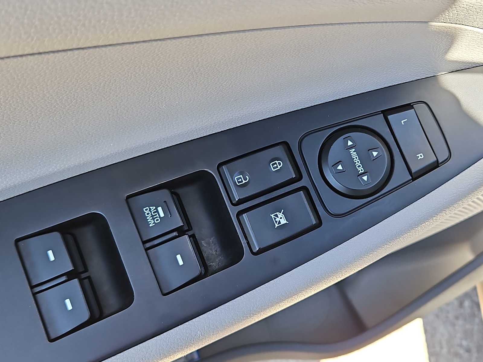 Thumbnail: 2018 Hyundai Tucson - 17