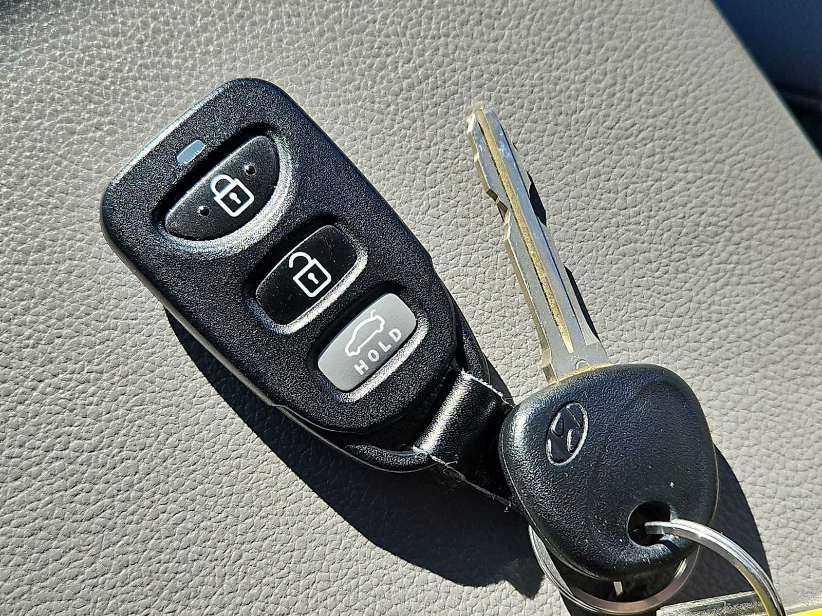 Thumbnail: 2017 Hyundai Elantra - 31