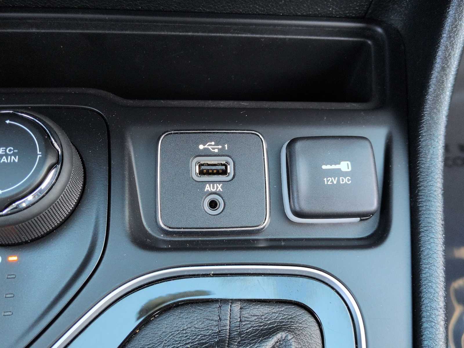 Thumbnail: 2023 Jeep Cherokee - 32