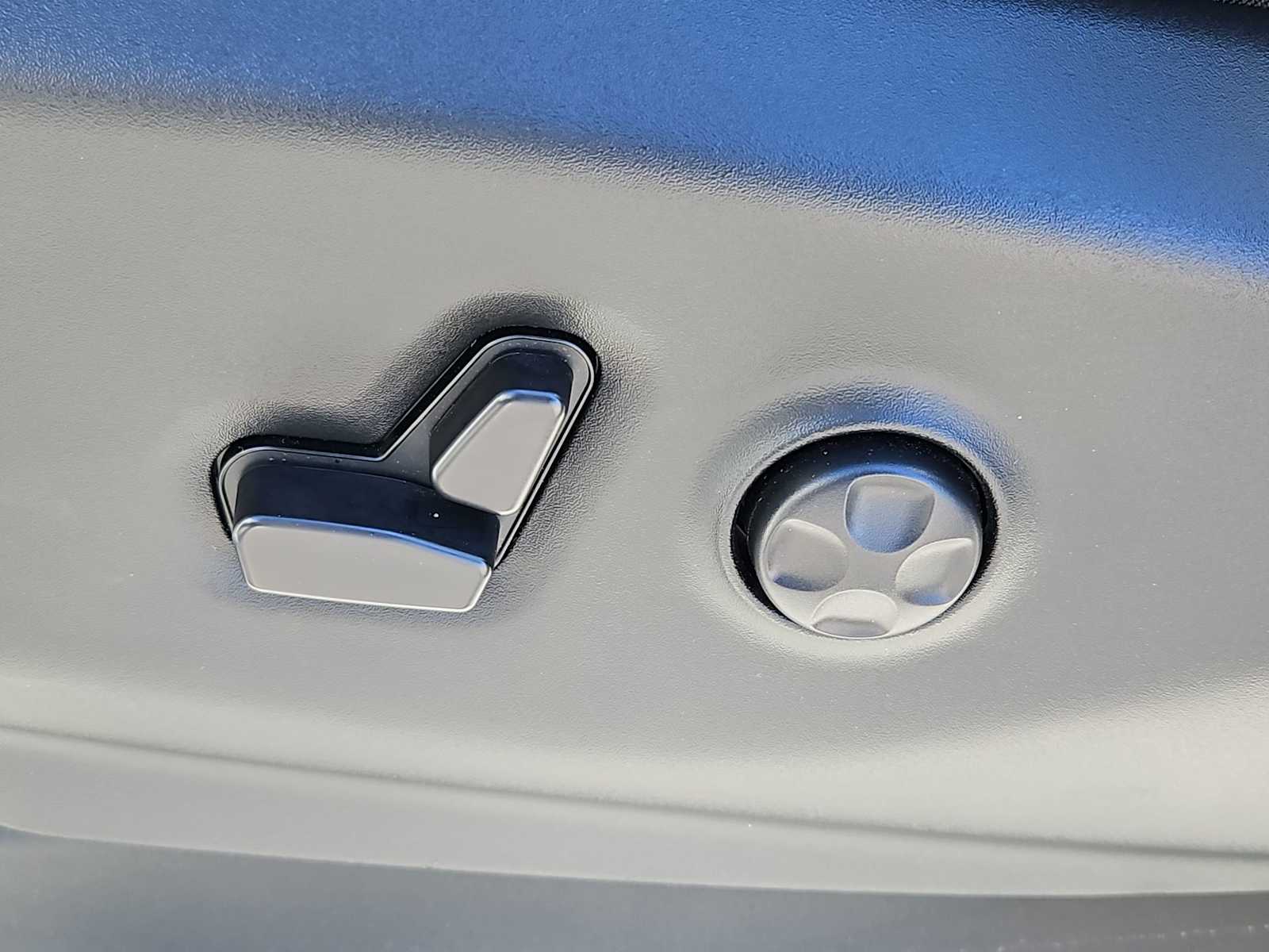 Thumbnail: 2023 Chrysler Pacifica - 18