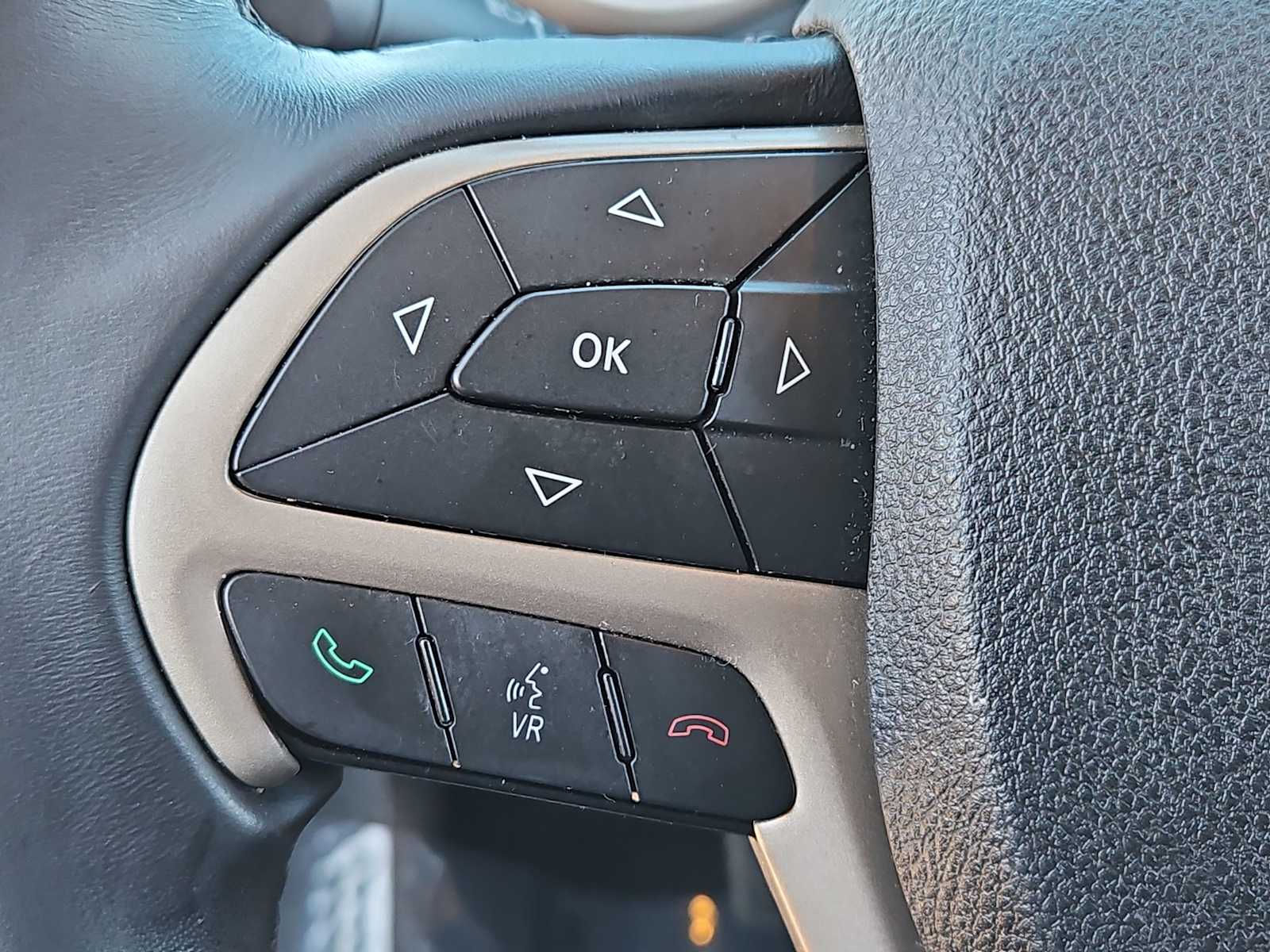 Thumbnail: 2017 Jeep Cherokee - 24