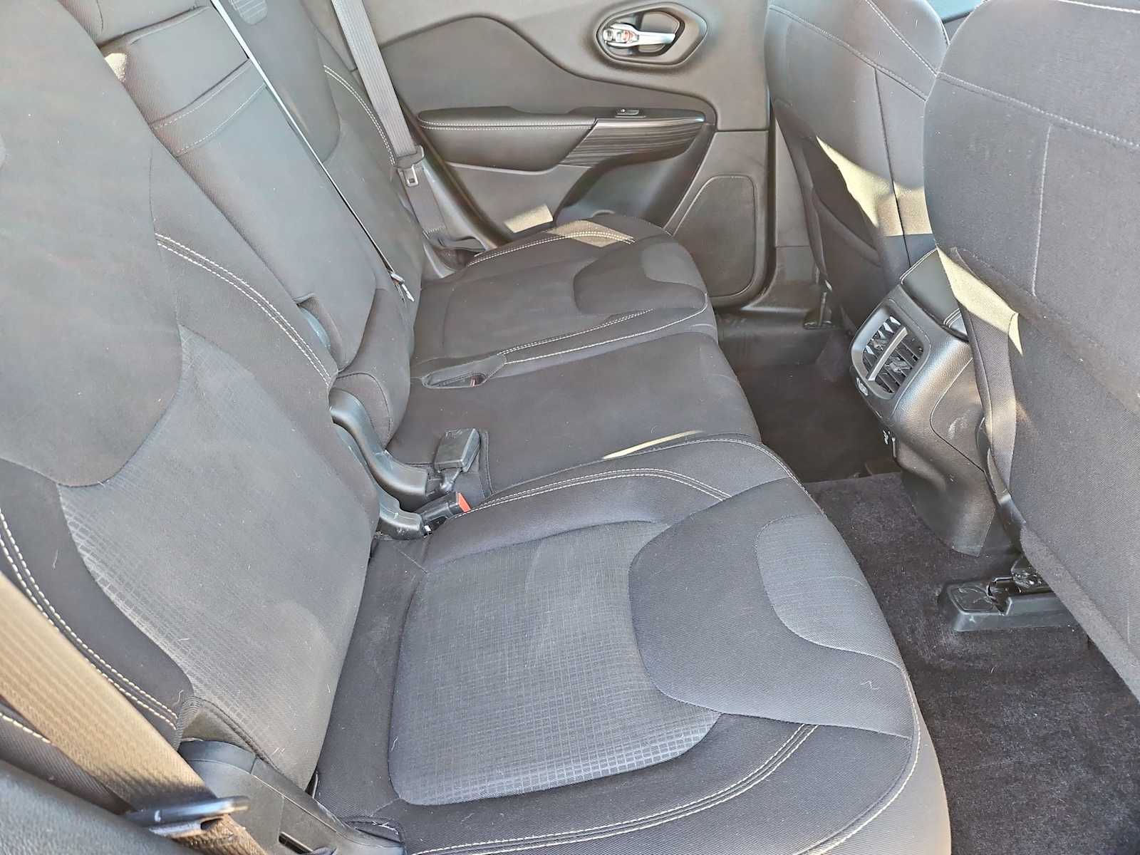 Thumbnail: 2017 Jeep Cherokee - 21