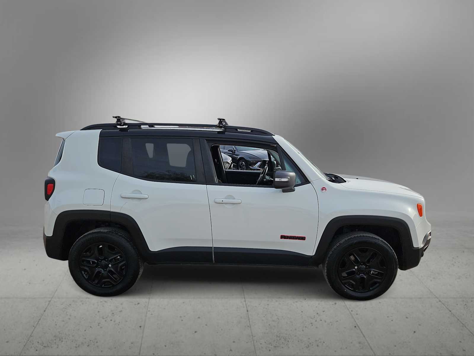 Thumbnail: 2018 Jeep Renegade - 9
