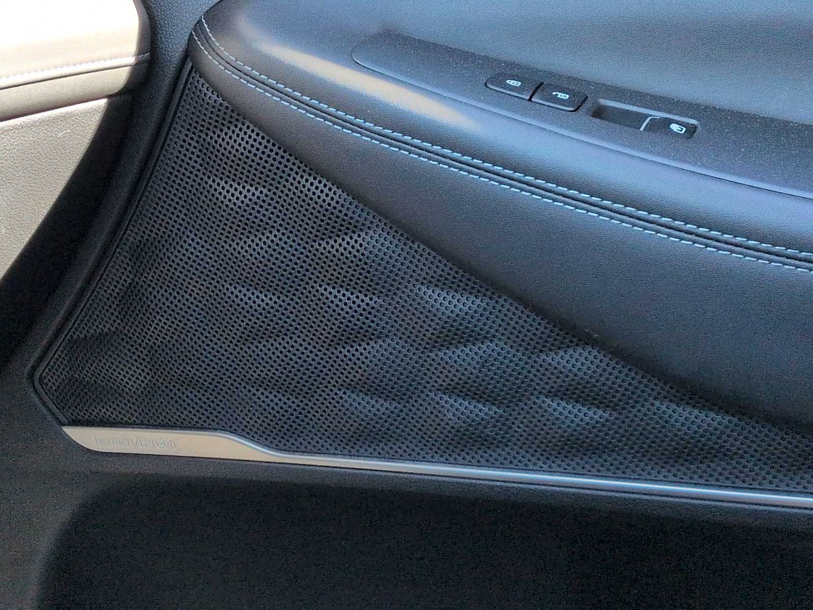 Thumbnail: 2022 Hyundai Santa Fe - 33