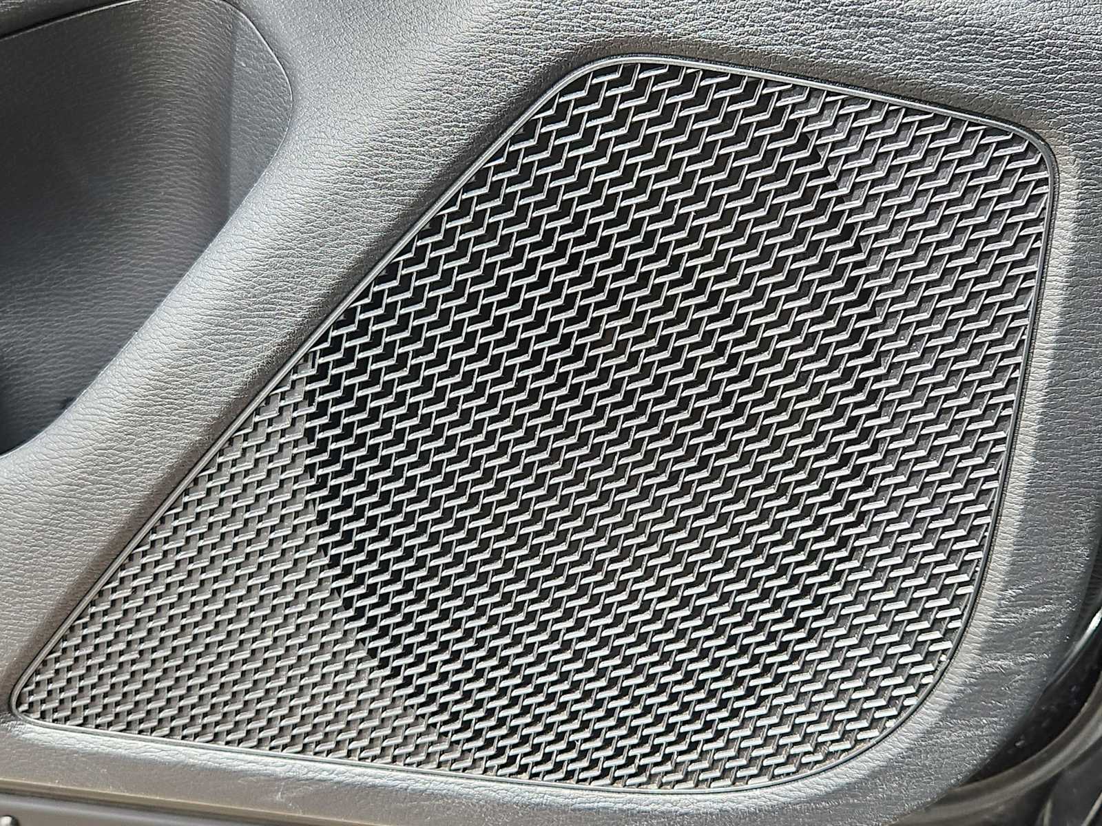 Thumbnail: 2024 Mitsubishi Outlander - 30